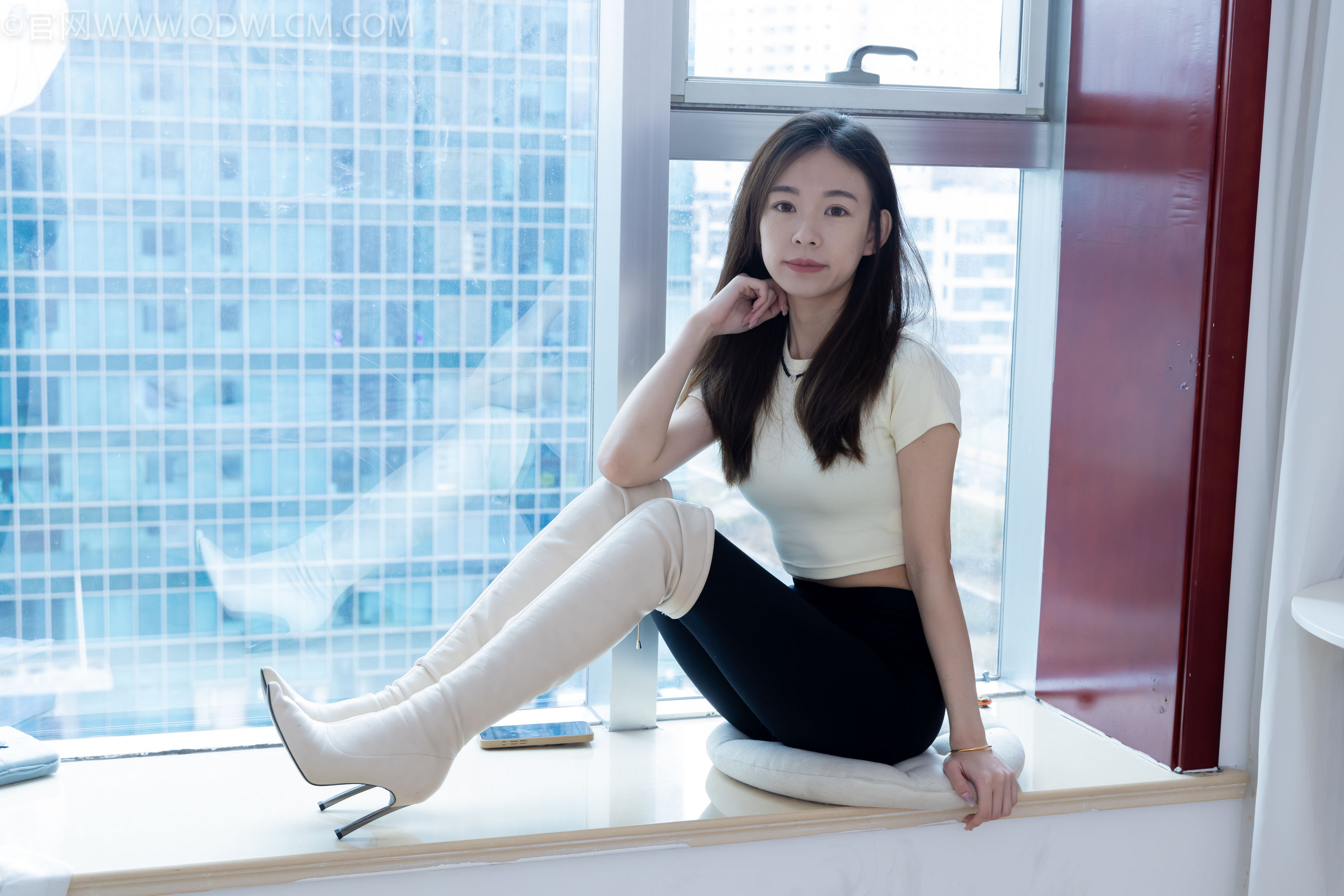 物恋传媒 No.2339 婷婷 - 长靴、白棉袜、裸足/(175P)