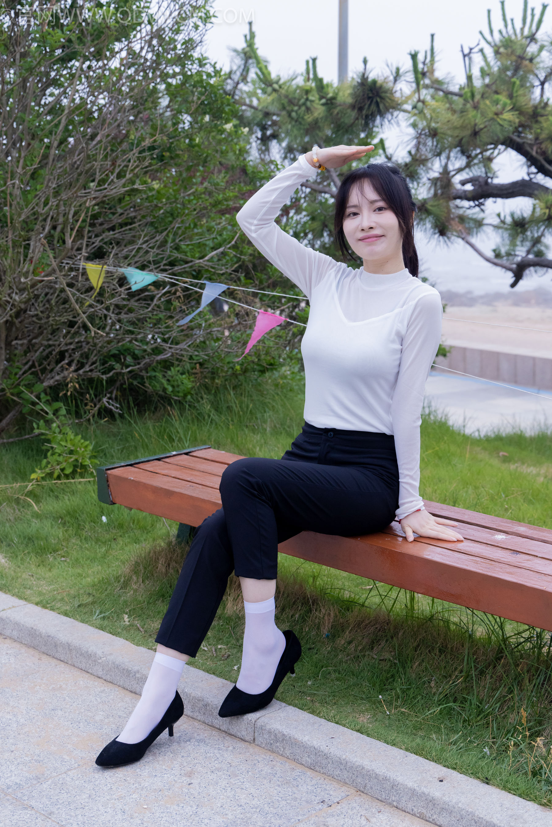 物恋传媒 No.2337 小酒 - 高跟鞋、短黑丝、短白丝/(315P)