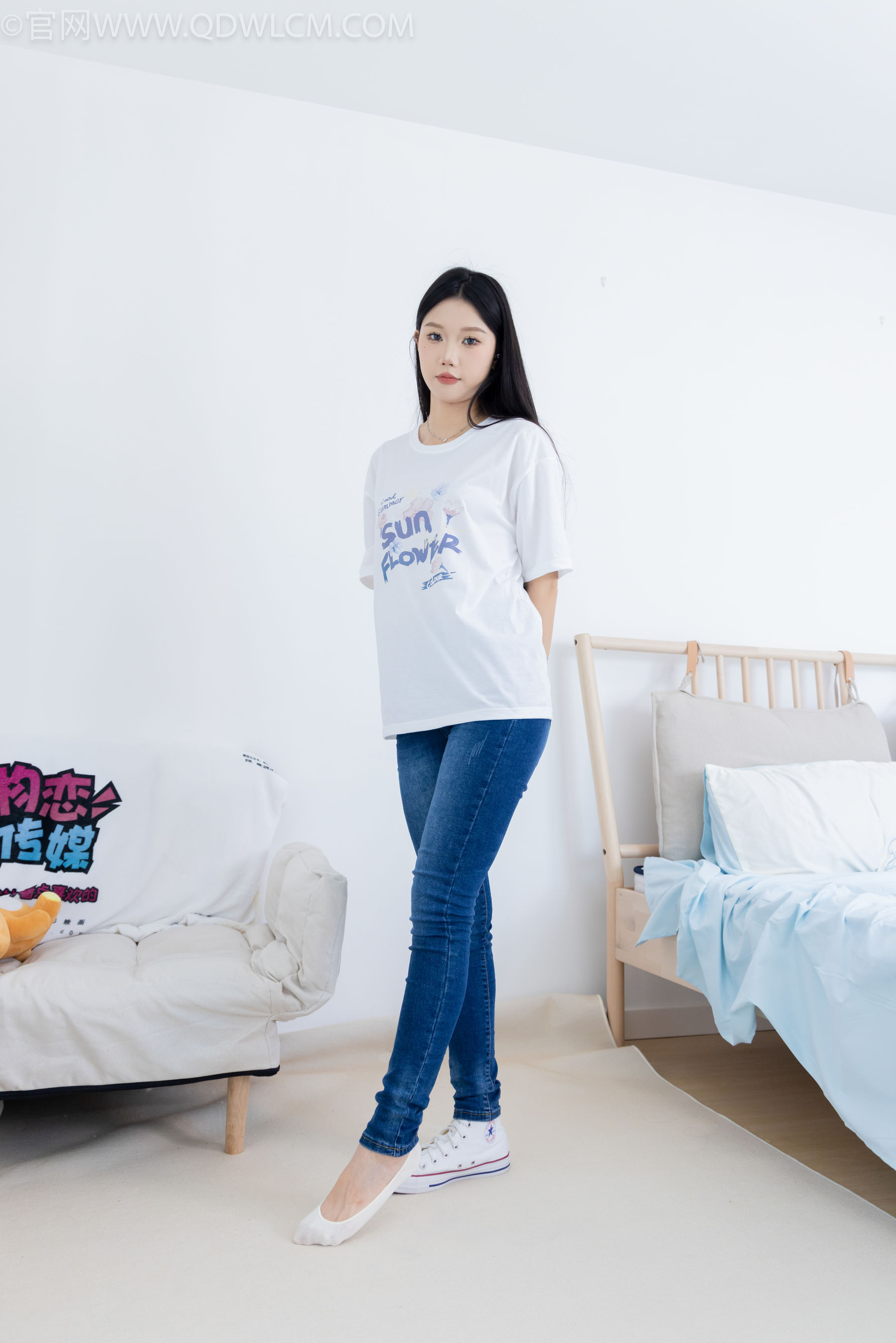 物恋传媒 No.2329 小竹 - 帆布鞋、白船袜、肚子疼揉肚子剧情/(158P)