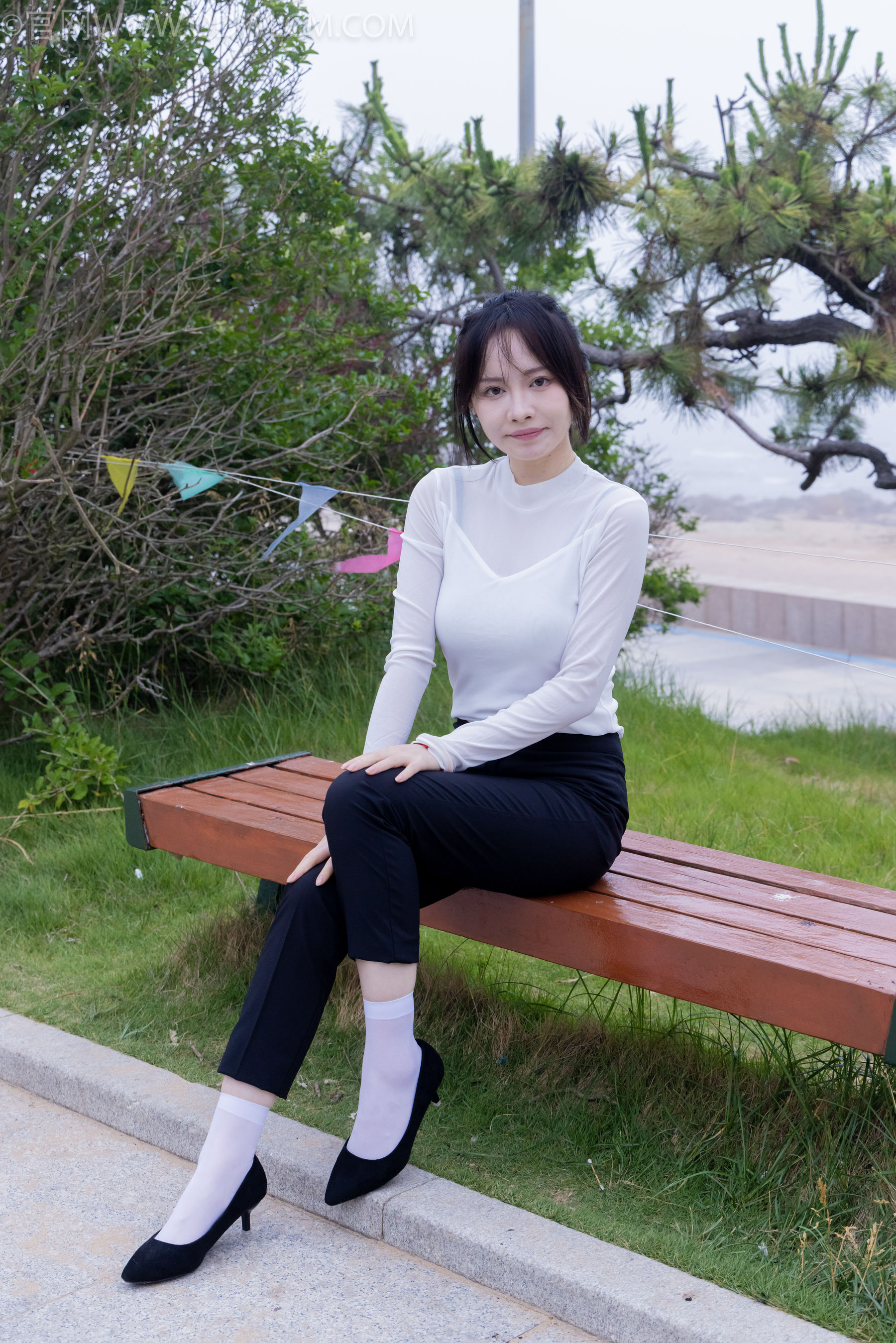 物恋传媒 No.2337 小酒 - 高跟鞋、短黑丝、短白丝/(315P)