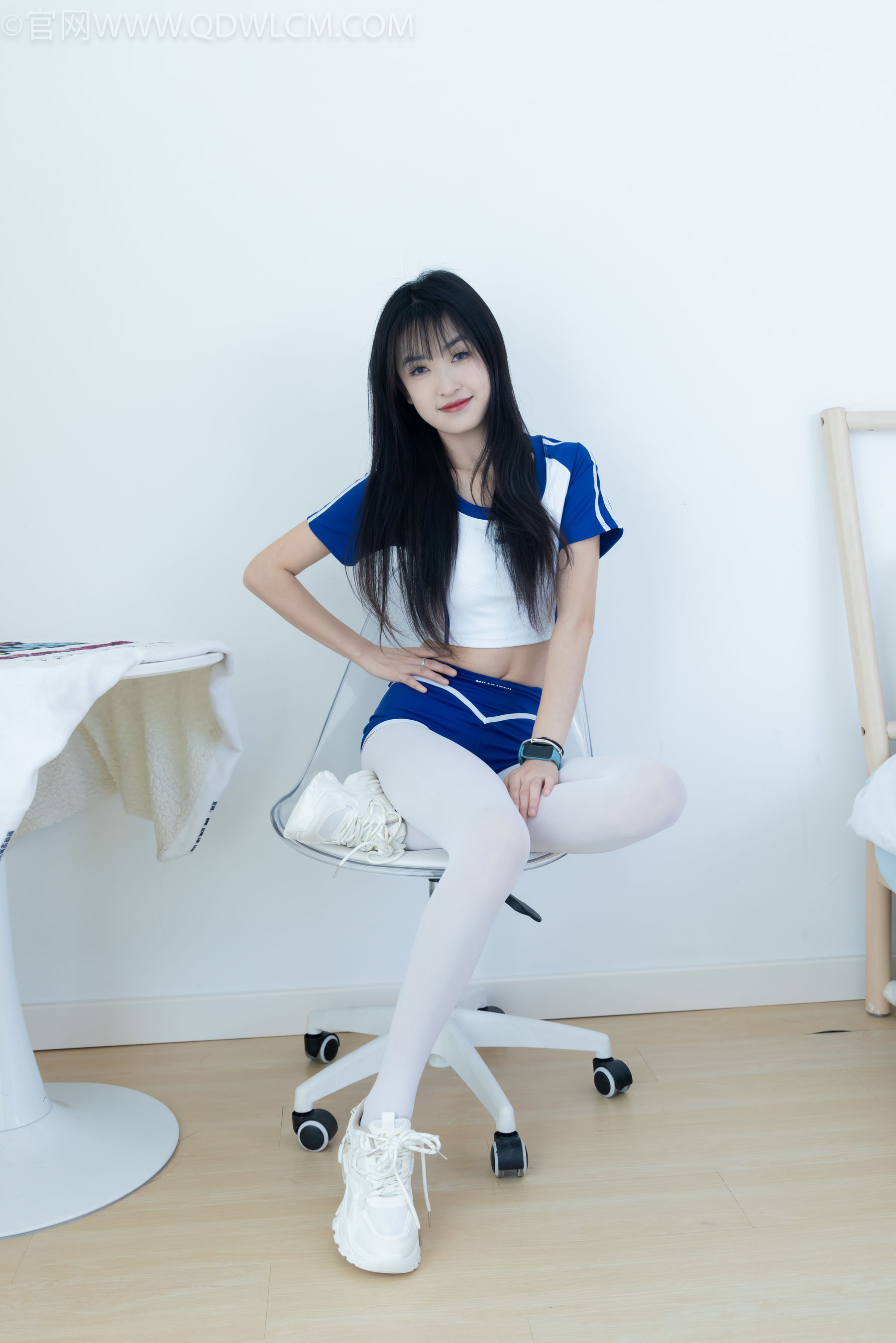 物恋传媒 No.2334 嘉木 - 运动鞋、厚白丝、裸足、裸足/(242P)