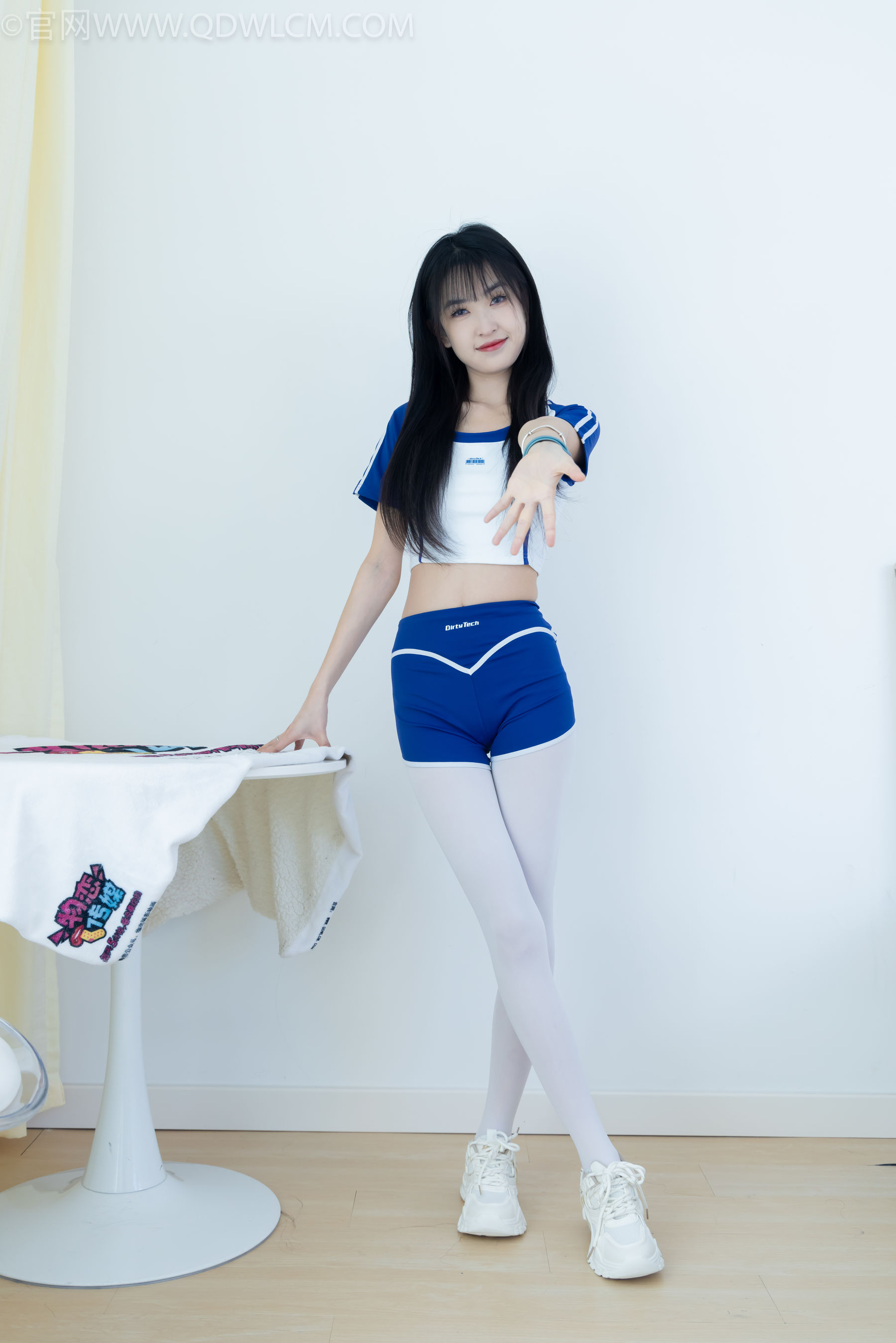 物恋传媒 No.2334 嘉木 - 运动鞋、厚白丝、裸足、裸足/(242P)