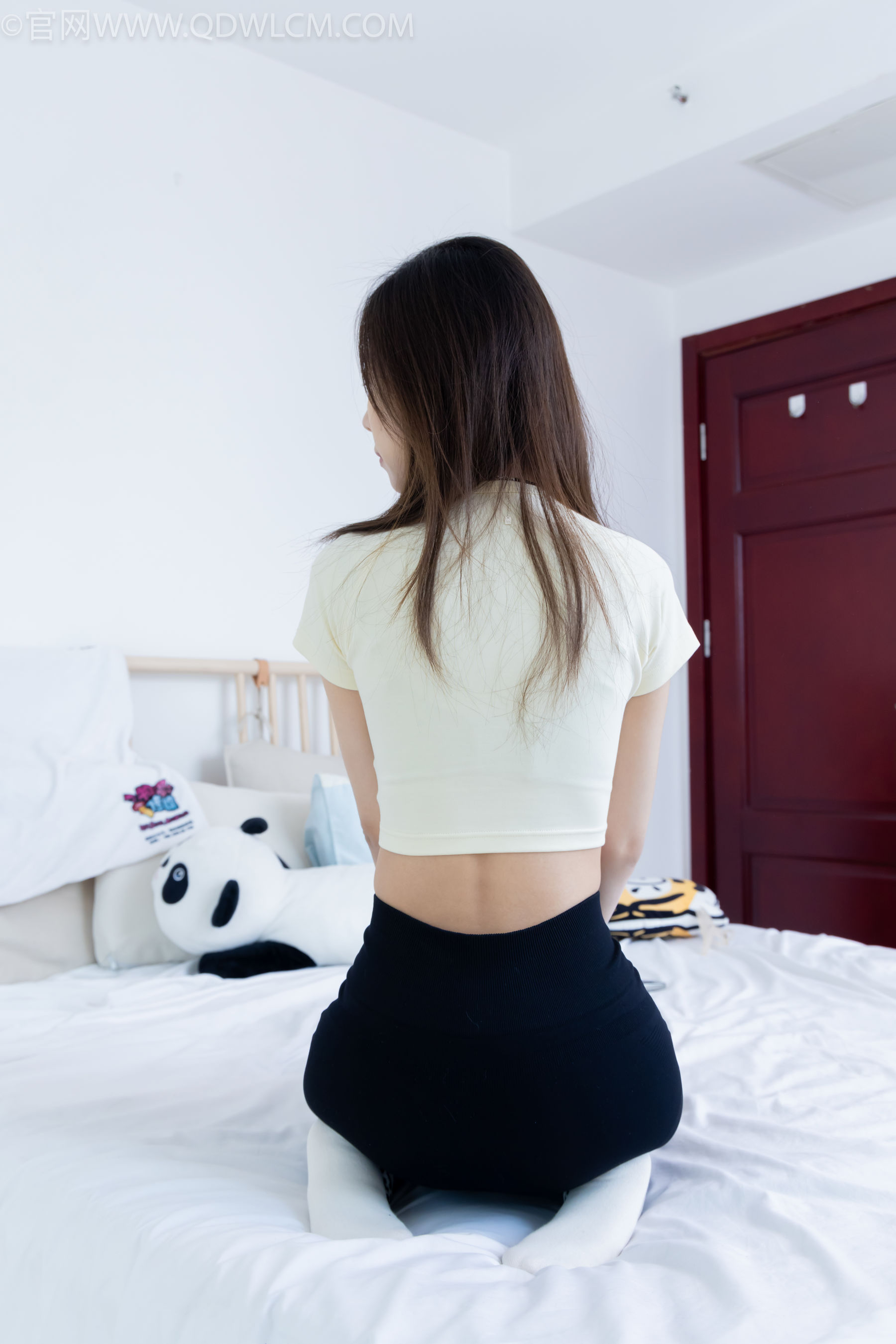 物恋传媒 No.2339 婷婷 - 长靴、白棉袜、裸足/(175P)