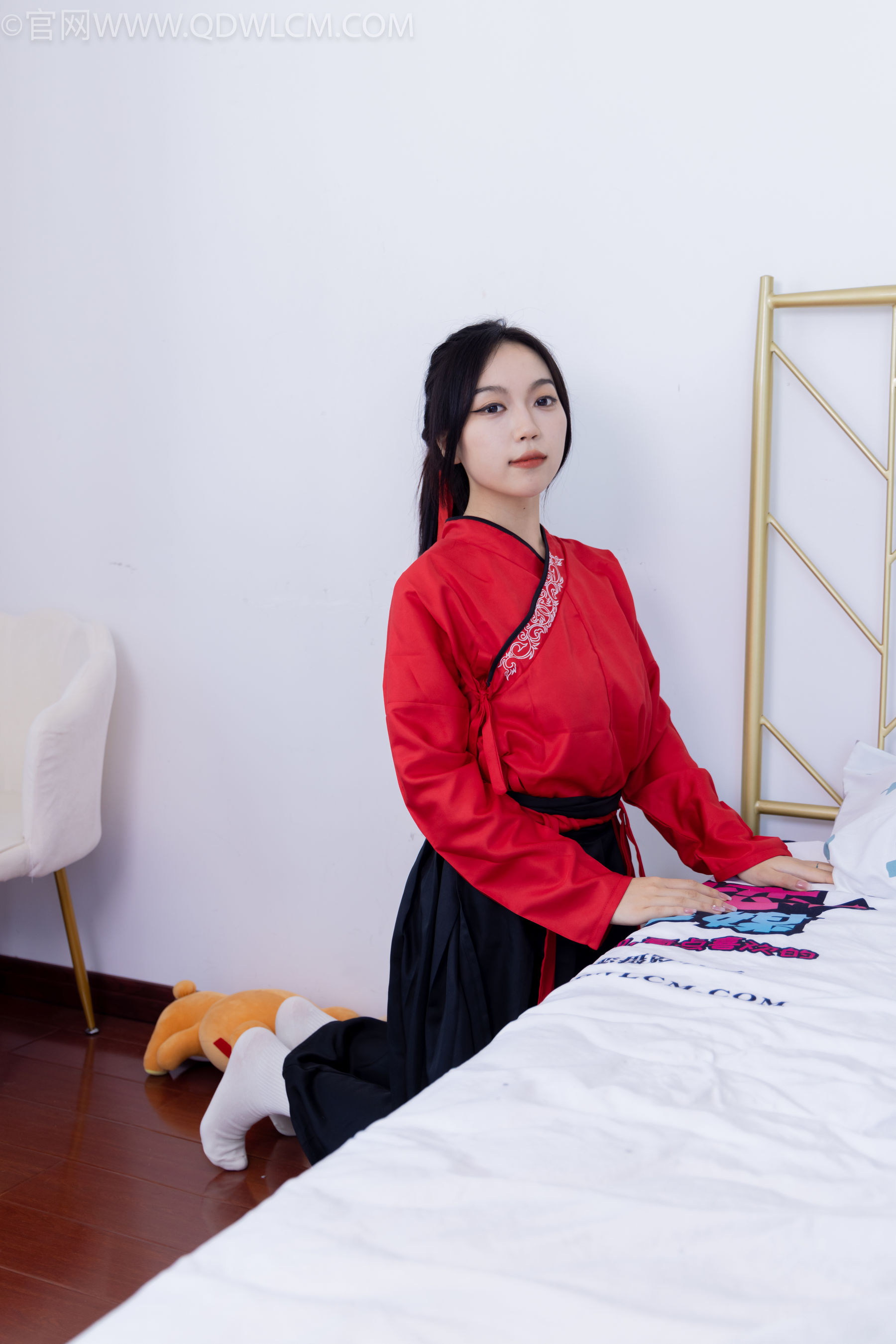 物恋传媒 No.2330 纱纱 - 汉服、皮鞋、白棉袜、薄肉丝/(219P)