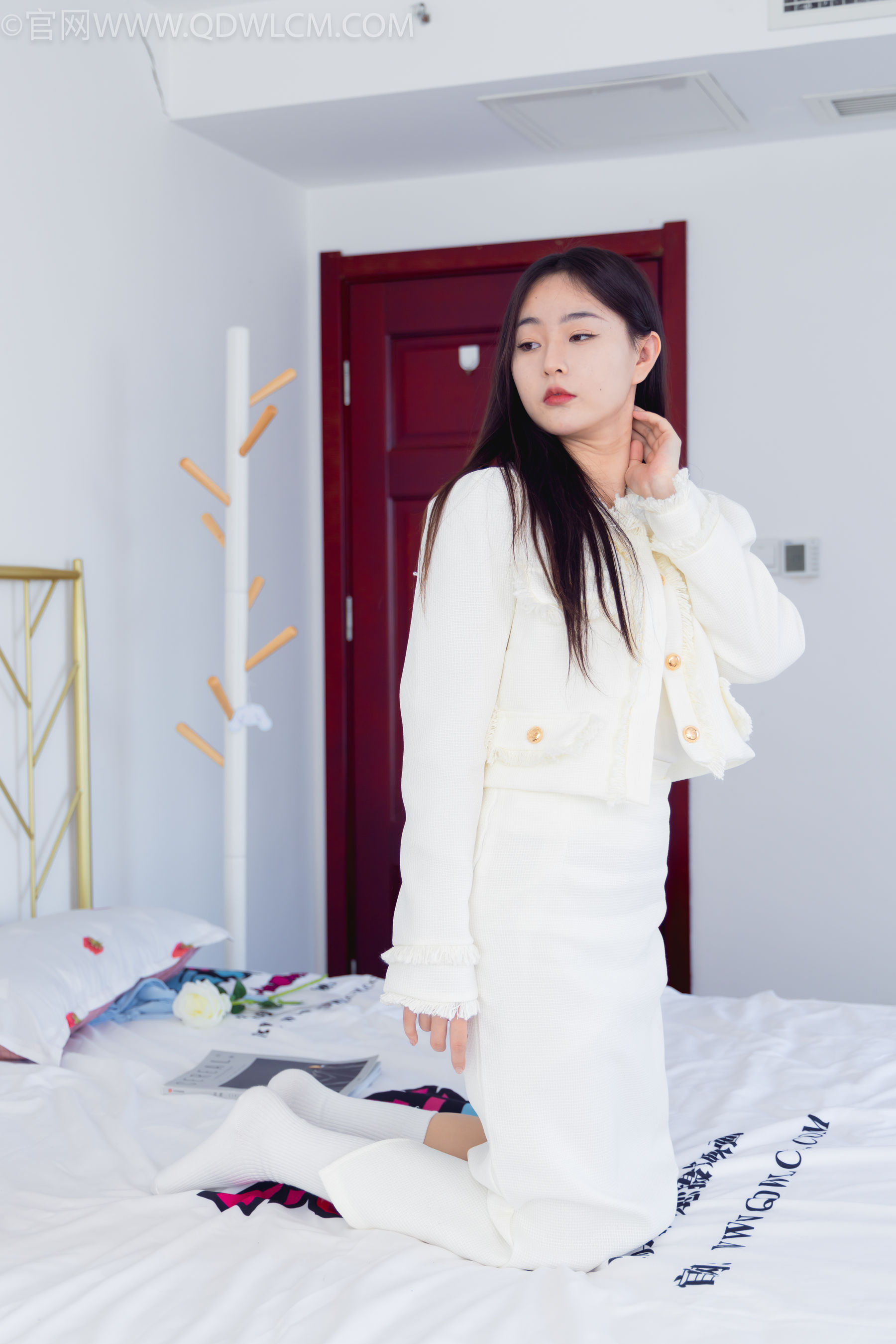 物恋传媒 No.2335 美兔 - 布鞋、长靴、白棉袜、薄肉丝/(227P)