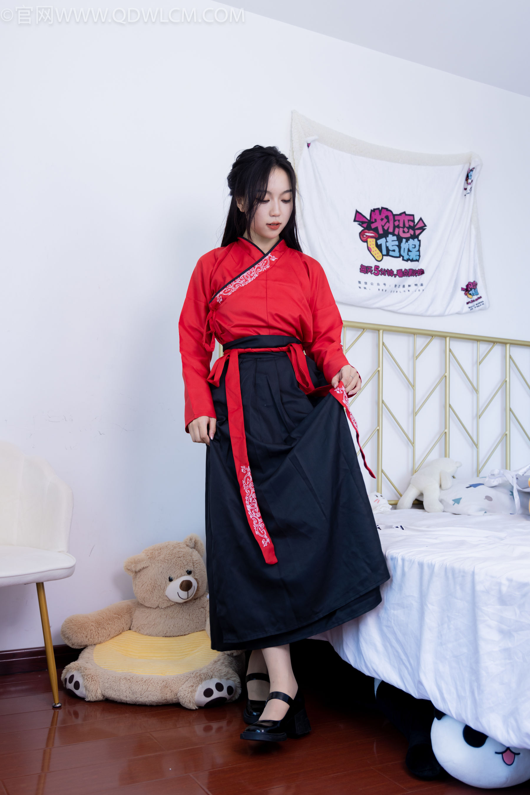 物恋传媒 No.2330 纱纱 - 汉服、皮鞋、白棉袜、薄肉丝/(219P)