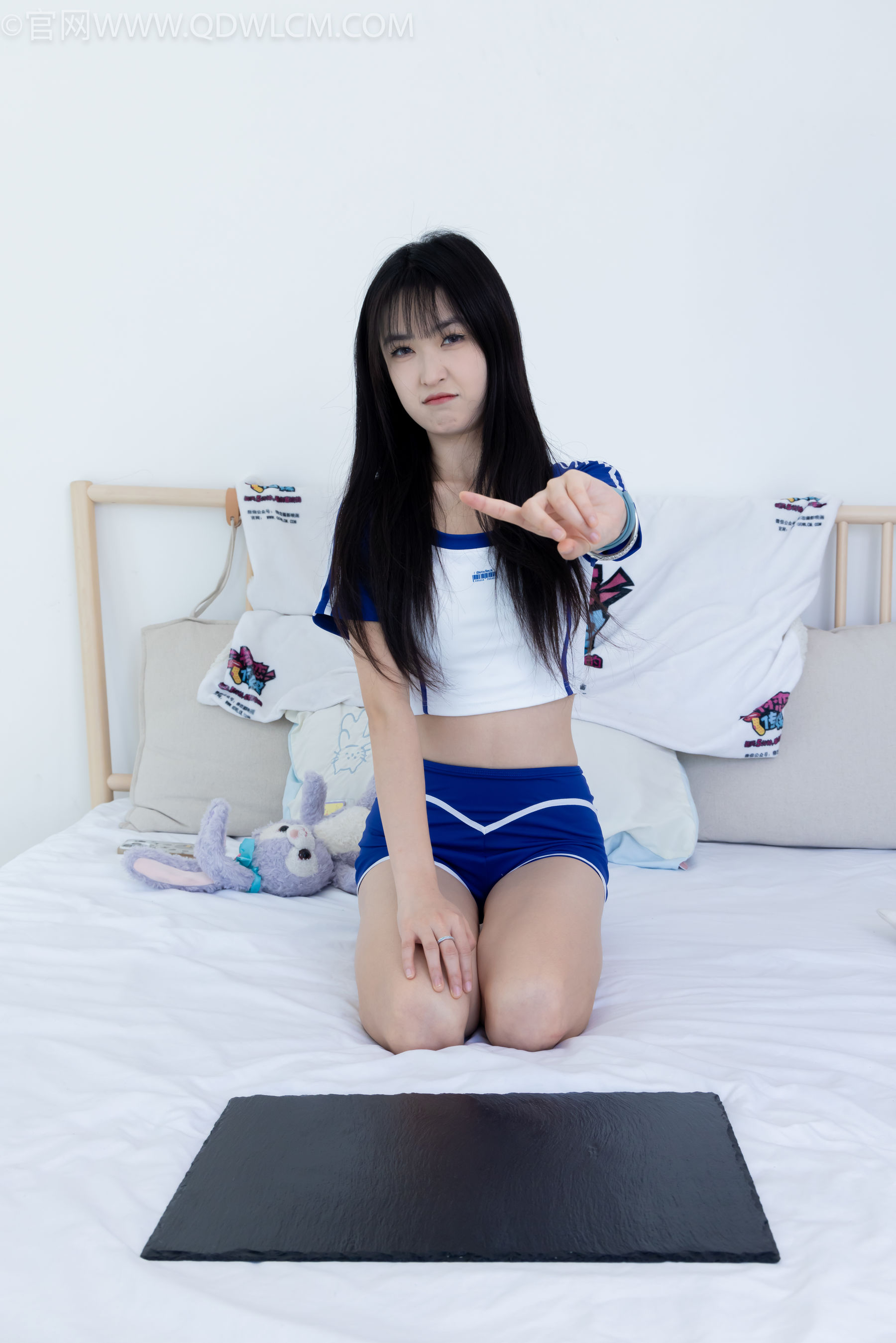 物恋传媒 No.2334 嘉木 - 运动鞋、厚白丝、裸足、裸足/(242P)