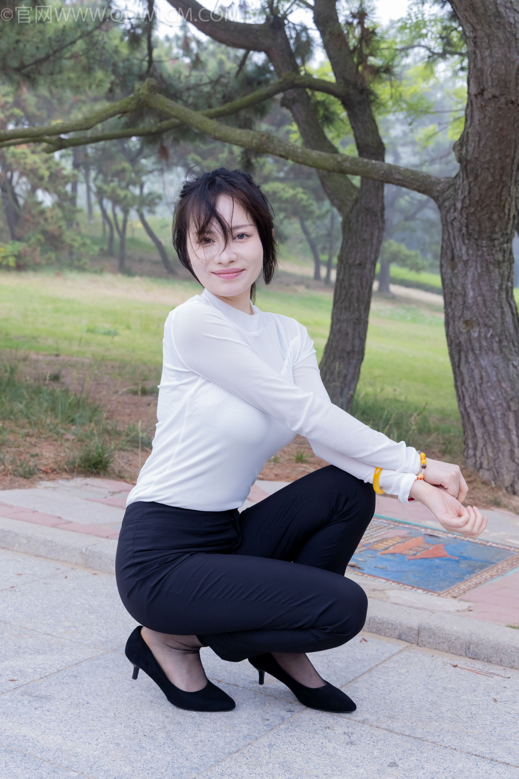 物恋传媒 No.2337 小酒 - 高跟鞋、短黑丝、短白丝/(315P)