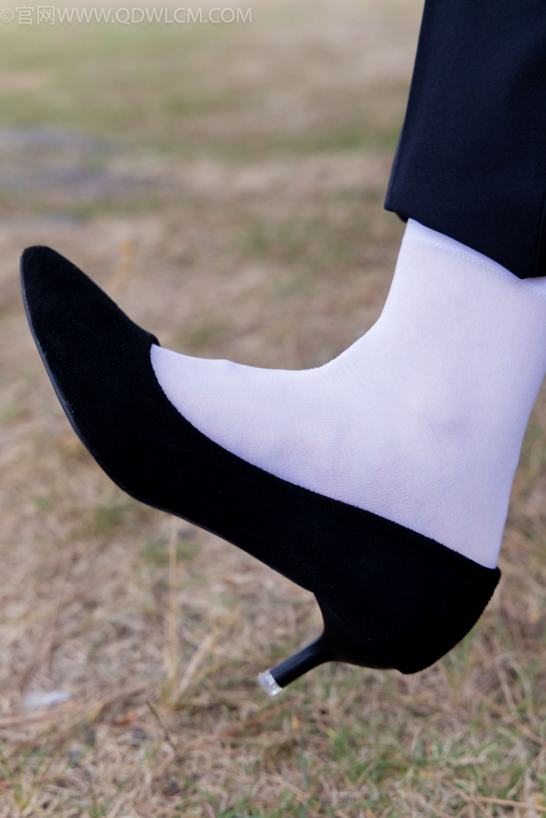 物恋传媒 No.2337 小酒 - 高跟鞋、短黑丝、短白丝/(315P)