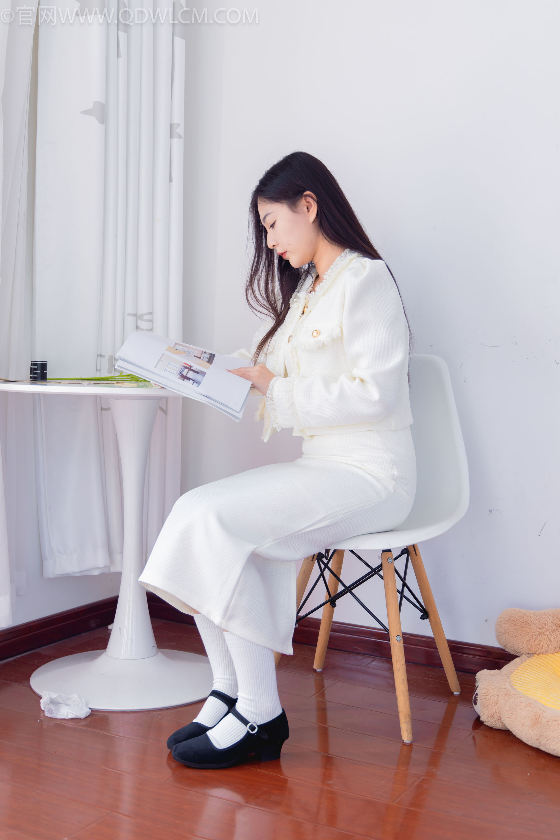 物恋传媒 No.2335 美兔 - 布鞋、长靴、白棉袜、薄肉丝/(227P)