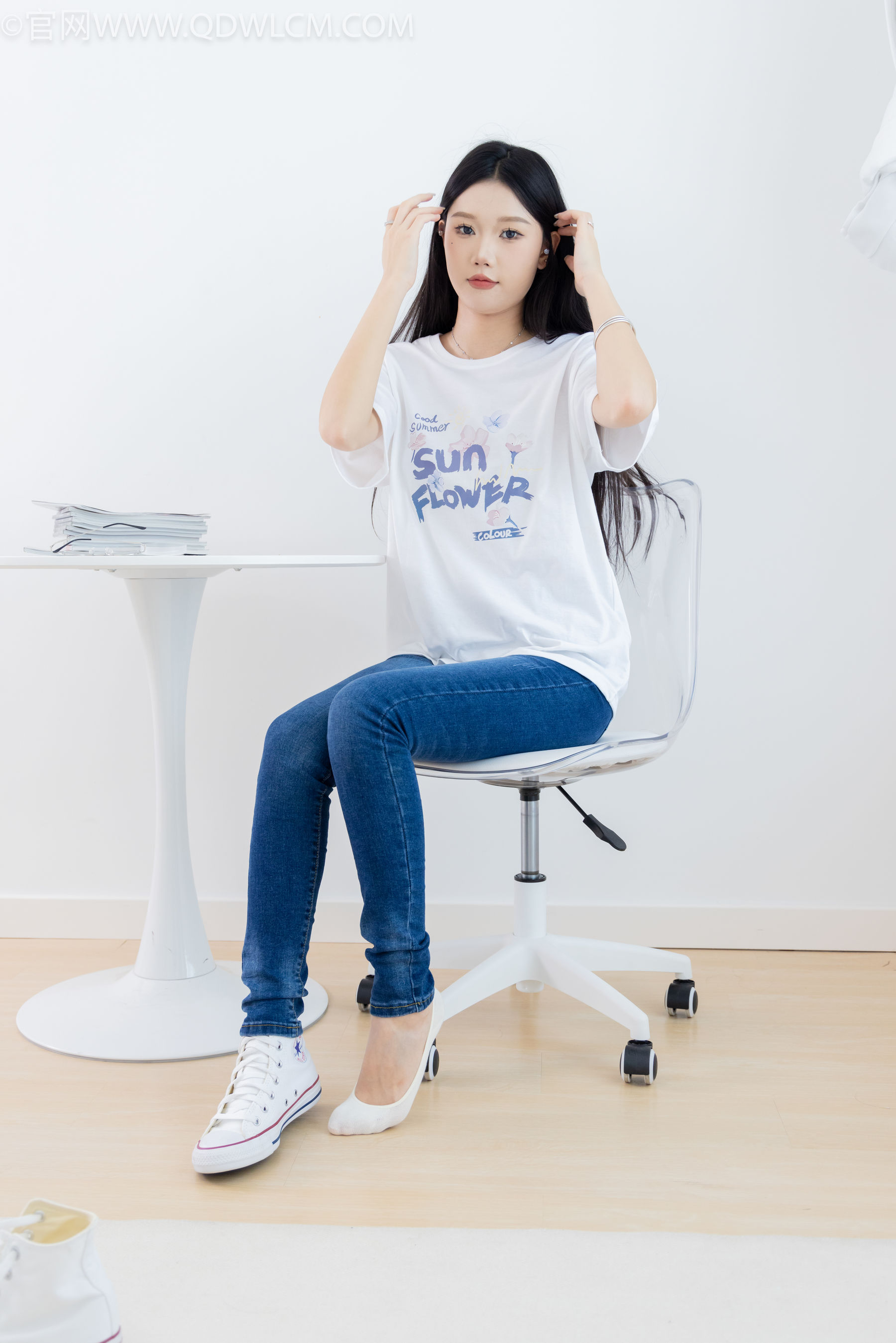 物恋传媒 No.2329 小竹 - 帆布鞋、白船袜、肚子疼揉肚子剧情/(158P)