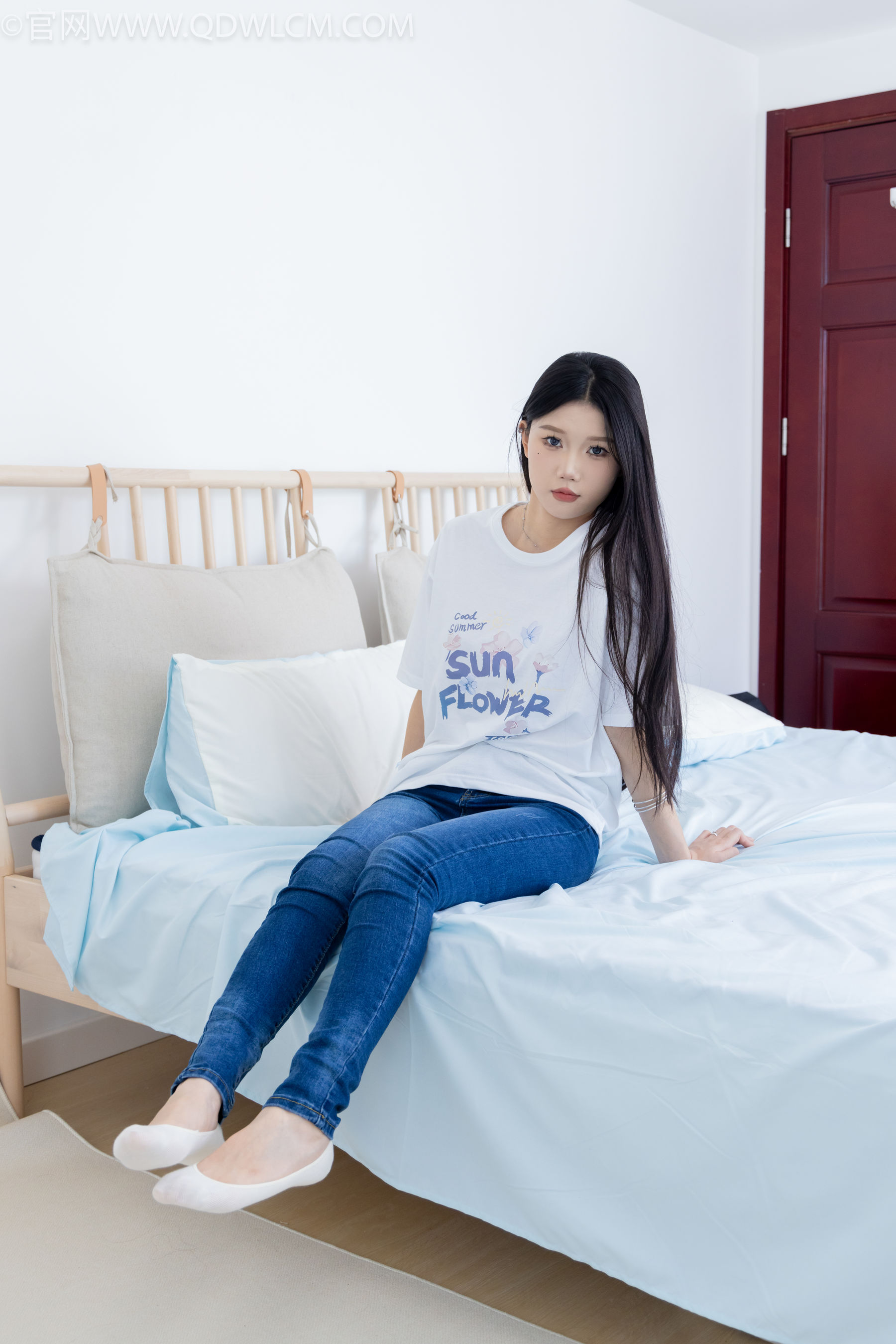 物恋传媒 No.2329 小竹 - 帆布鞋、白船袜、肚子疼揉肚子剧情/(158P)