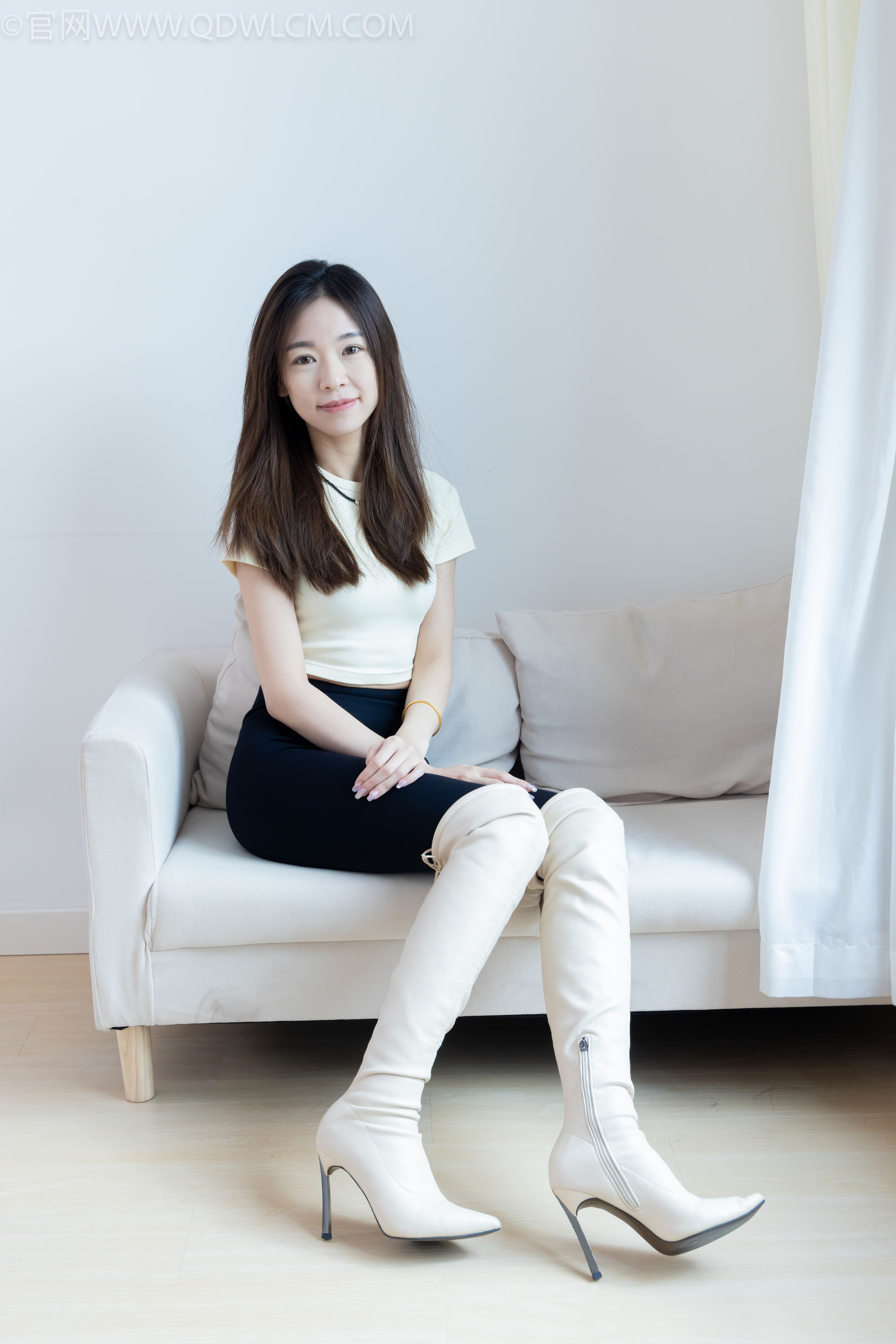 物恋传媒 No.2339 婷婷 - 长靴、白棉袜、裸足/(175P)