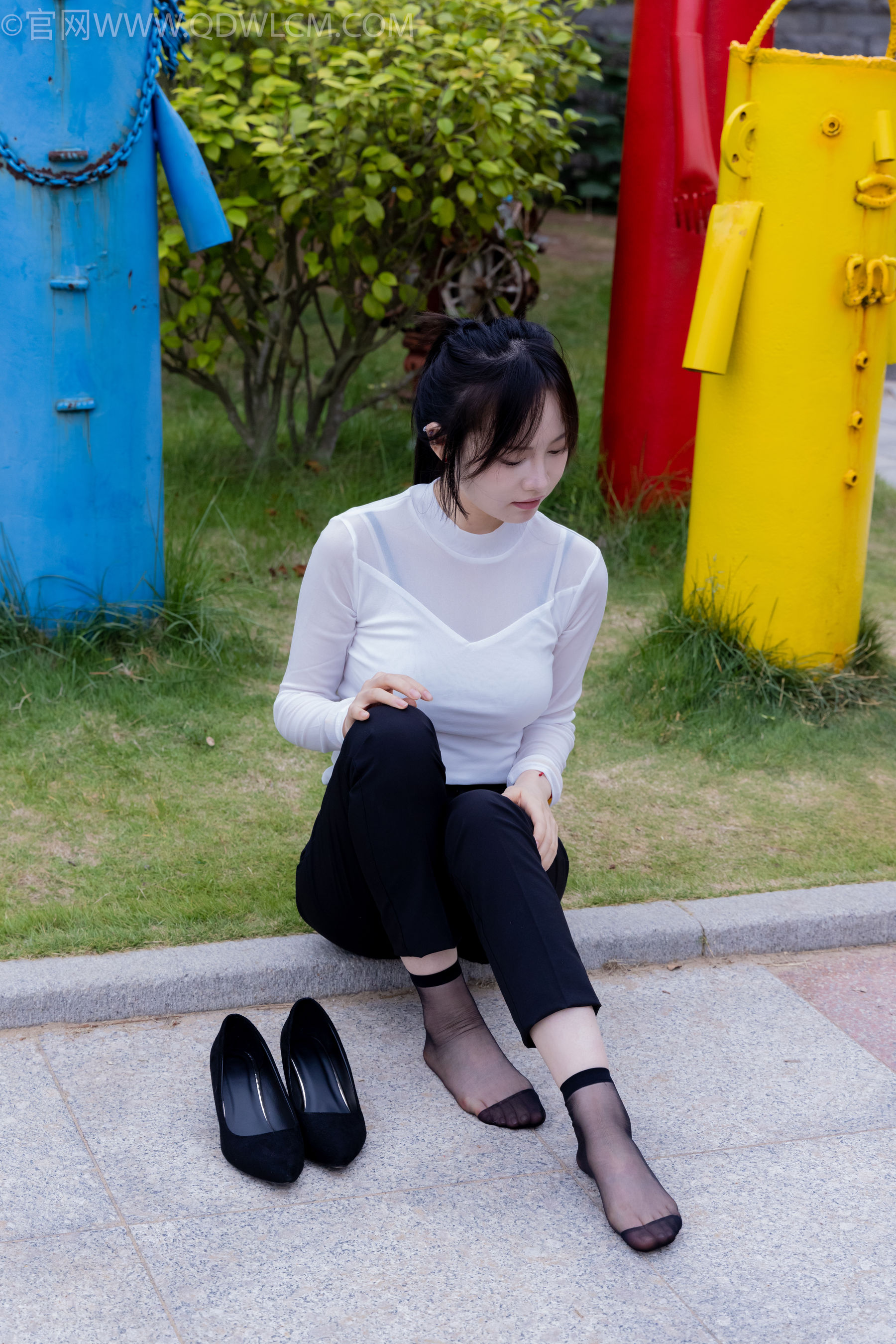 物恋传媒 No.2337 小酒 - 高跟鞋、短黑丝、短白丝/(315P)