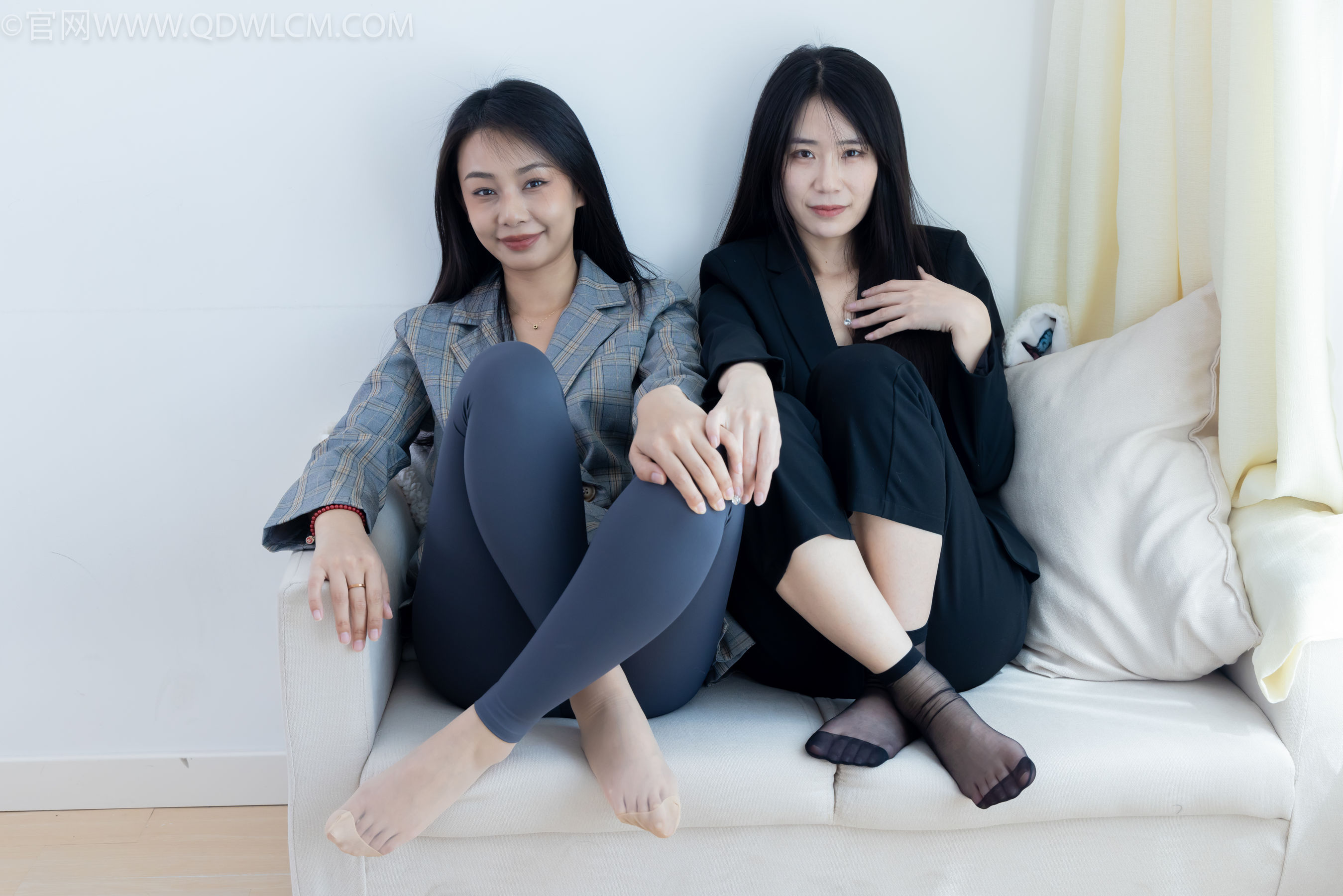 物恋传媒 No.2338 菜菜&岚岚 - 两双平底鞋、短黑丝、短肉丝/(169P)