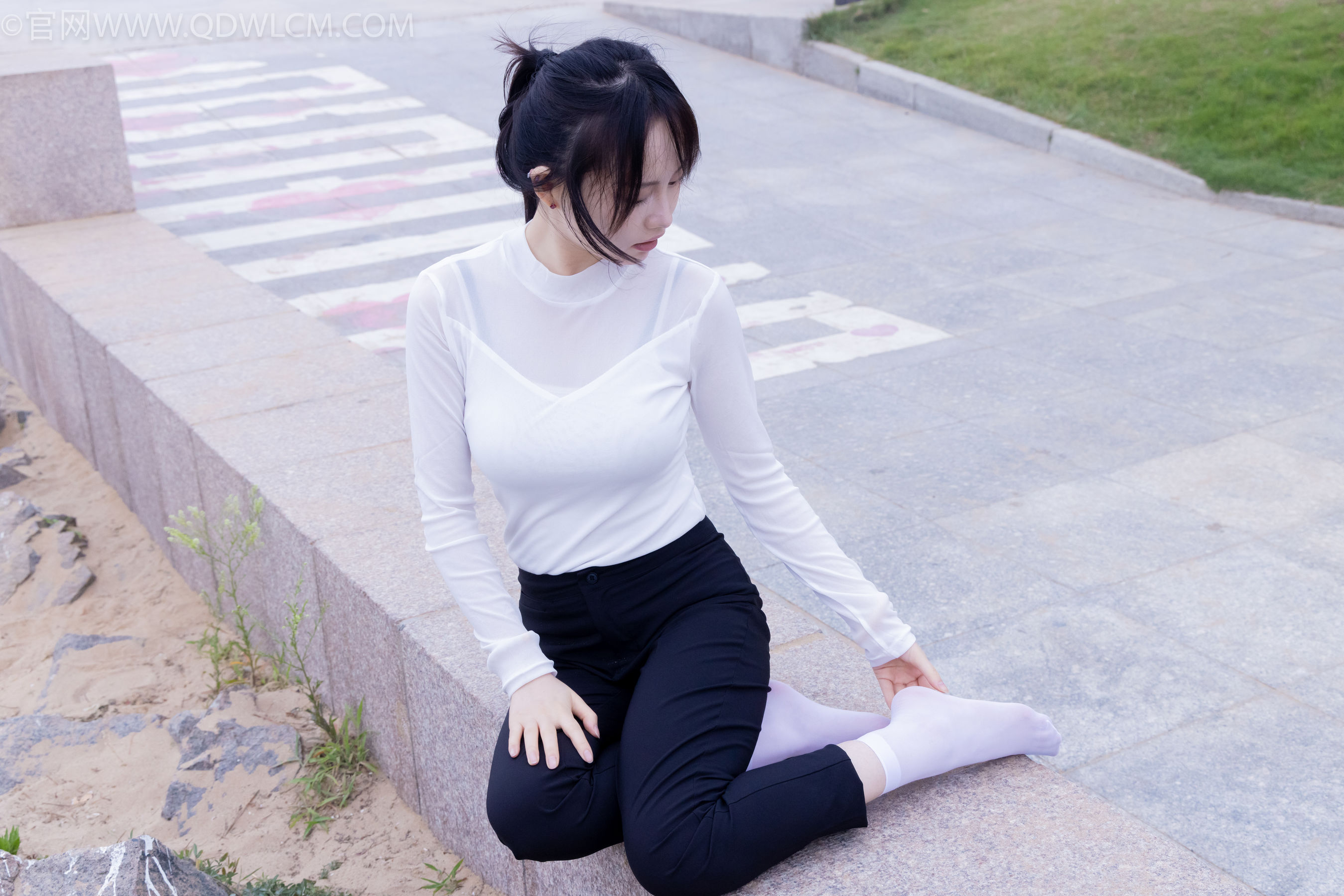 物恋传媒 No.2337 小酒 - 高跟鞋、短黑丝、短白丝/(315P)