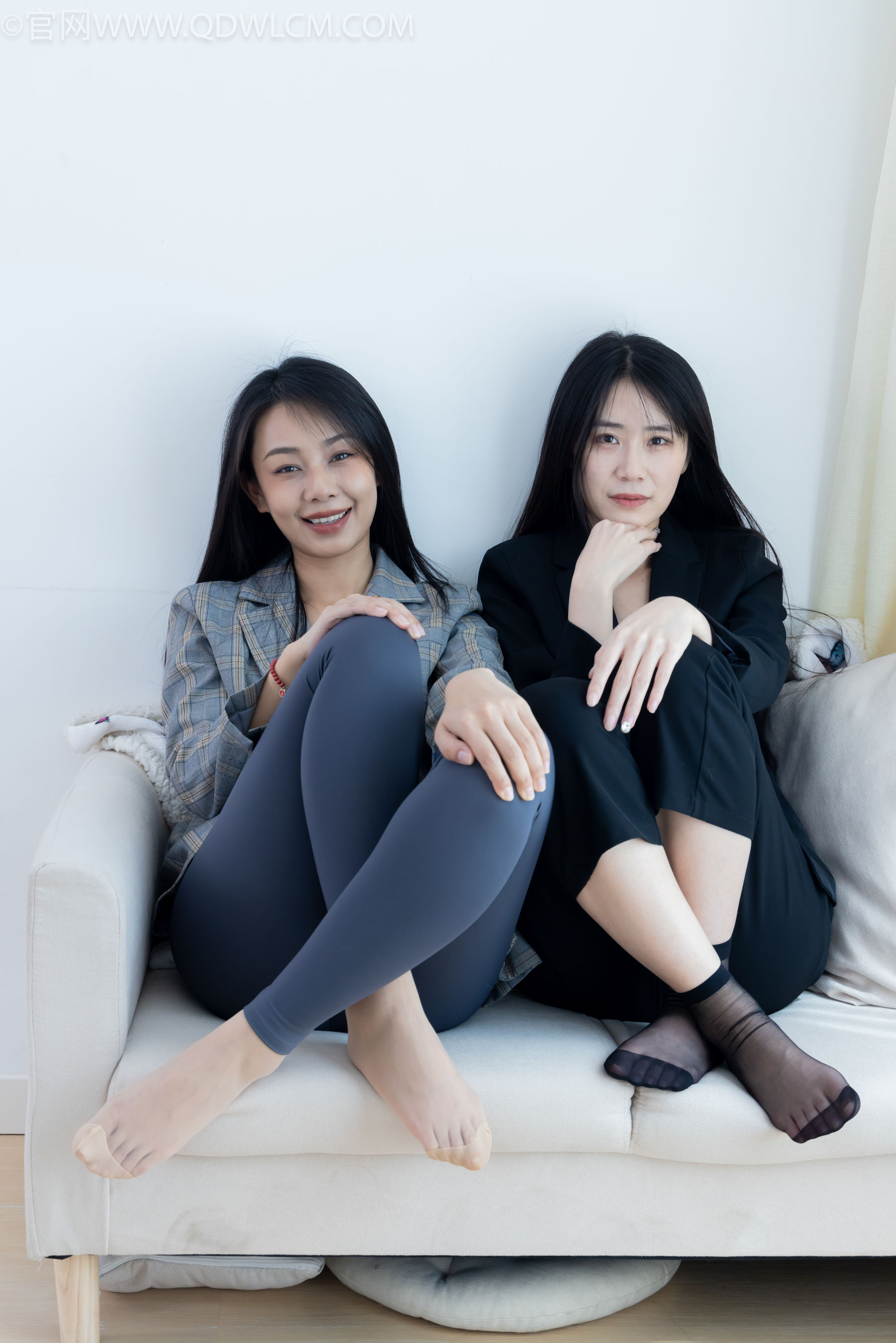 物恋传媒 No.2338 菜菜&岚岚 - 两双平底鞋、短黑丝、短肉丝/(169P)