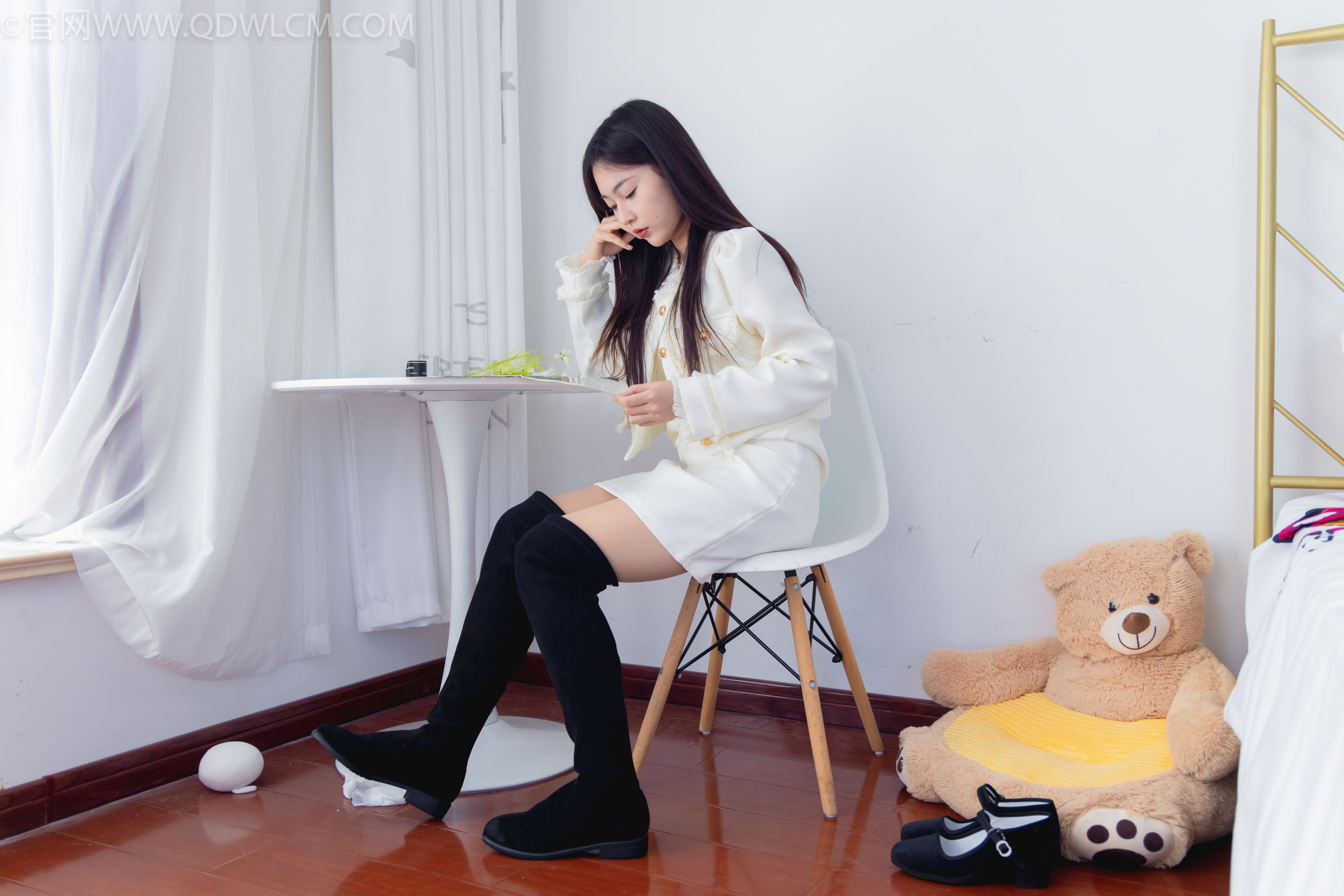 物恋传媒 No.2335 美兔 - 布鞋、长靴、白棉袜、薄肉丝/(227P)