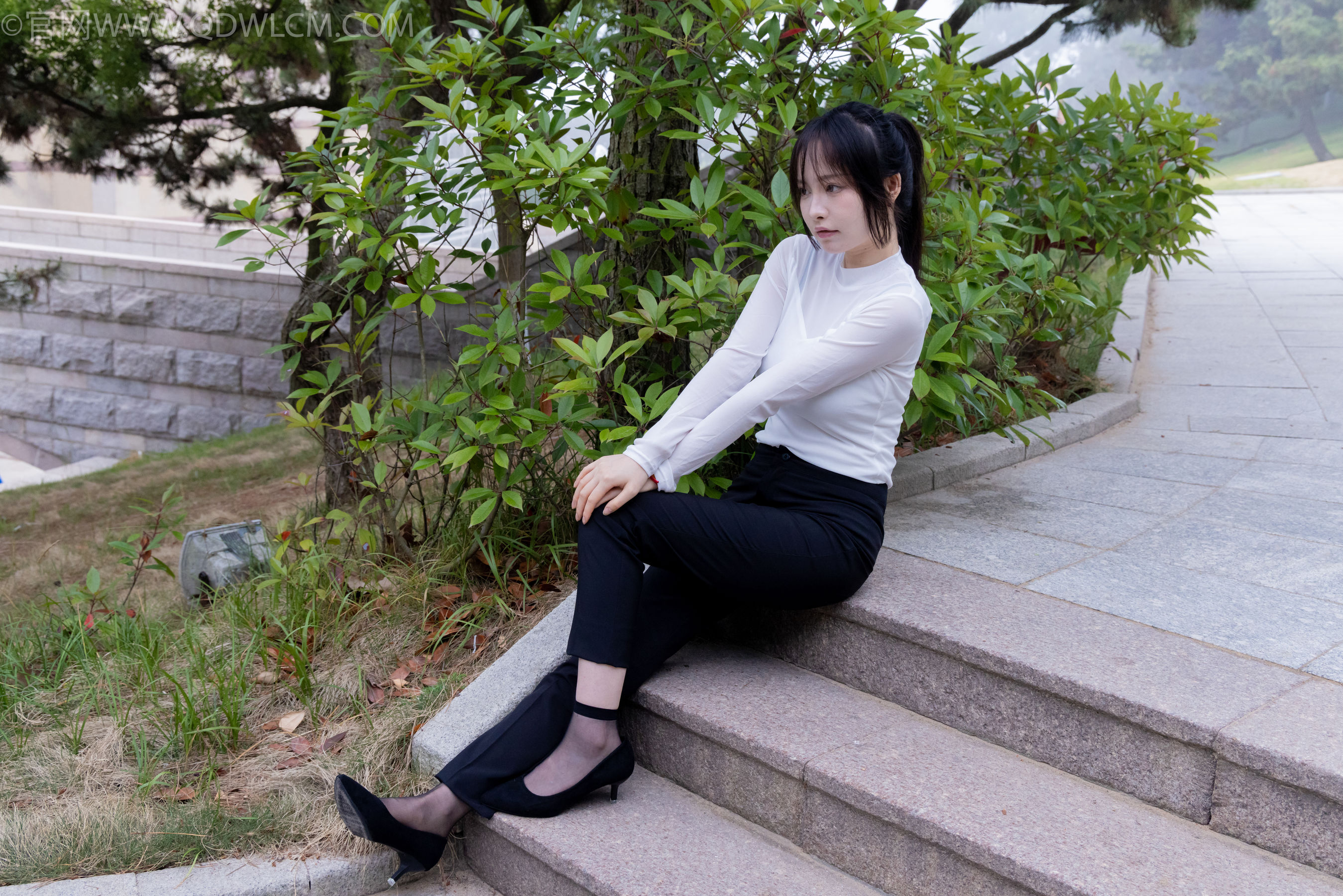 物恋传媒 No.2337 小酒 - 高跟鞋、短黑丝、短白丝/(315P)