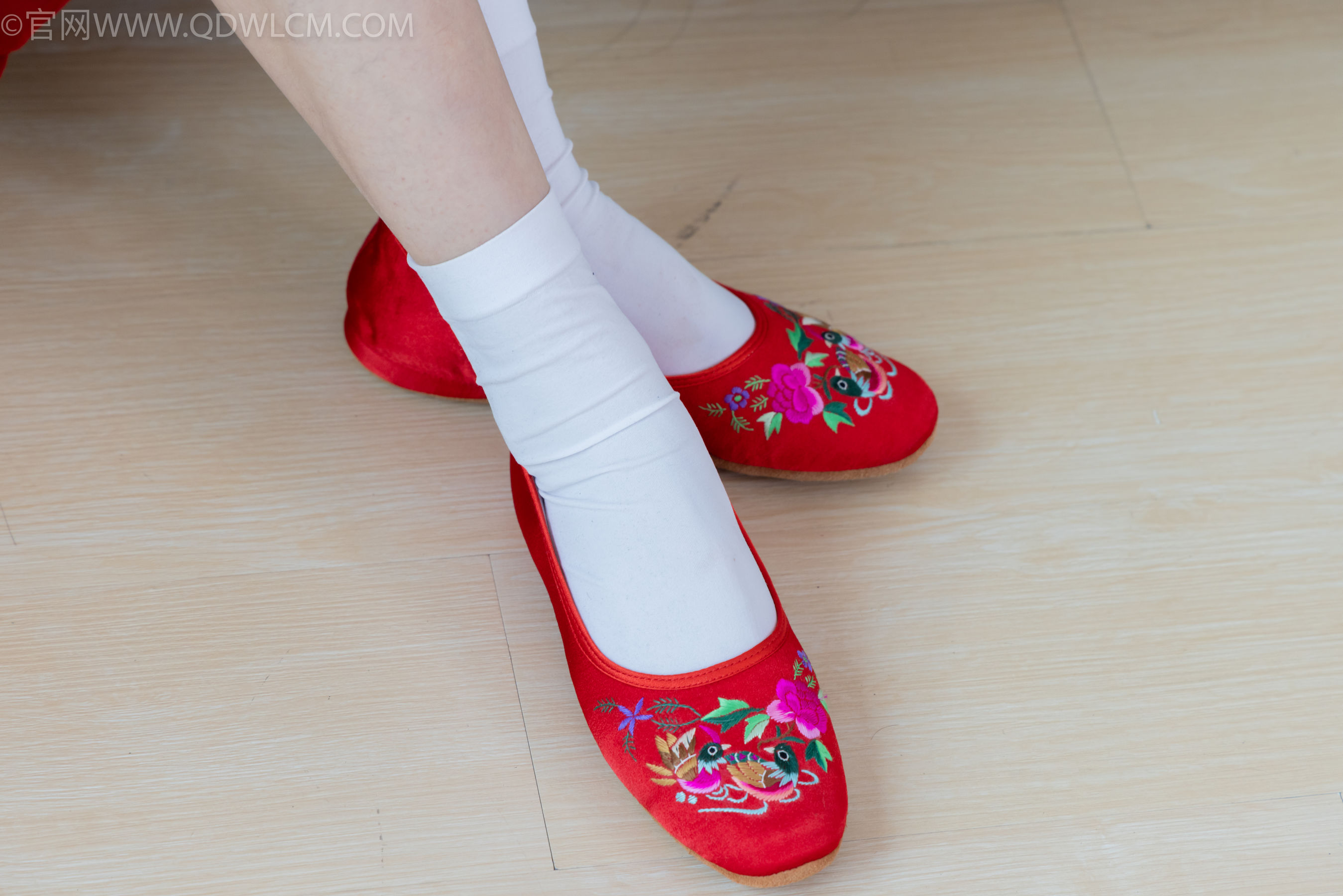 物恋传媒 No.2328 绒绒 - 汉服、布鞋、白棉袜、红色船袜/(174P)