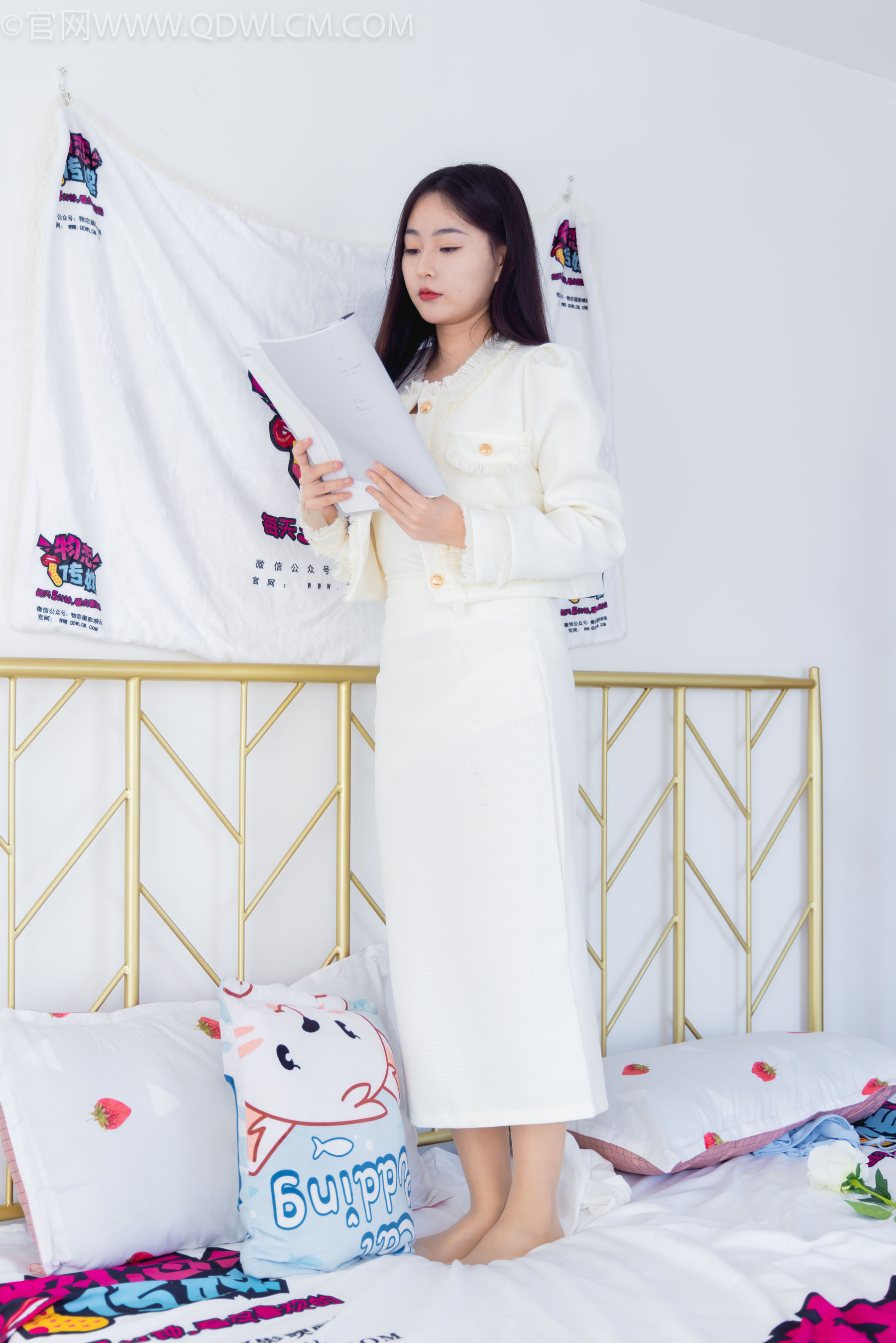 物恋传媒 No.2335 美兔 - 布鞋、长靴、白棉袜、薄肉丝/(227P)