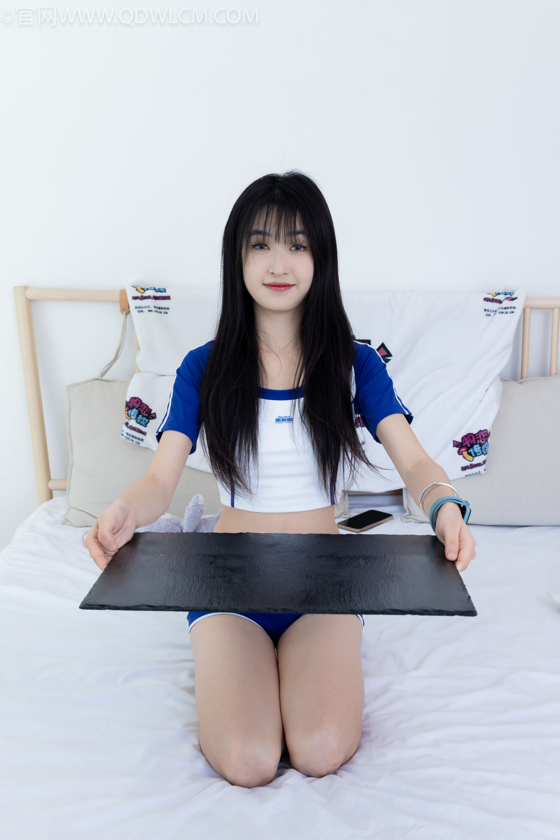 物恋传媒 No.2334 嘉木 - 运动鞋、厚白丝、裸足、裸足/(242P)