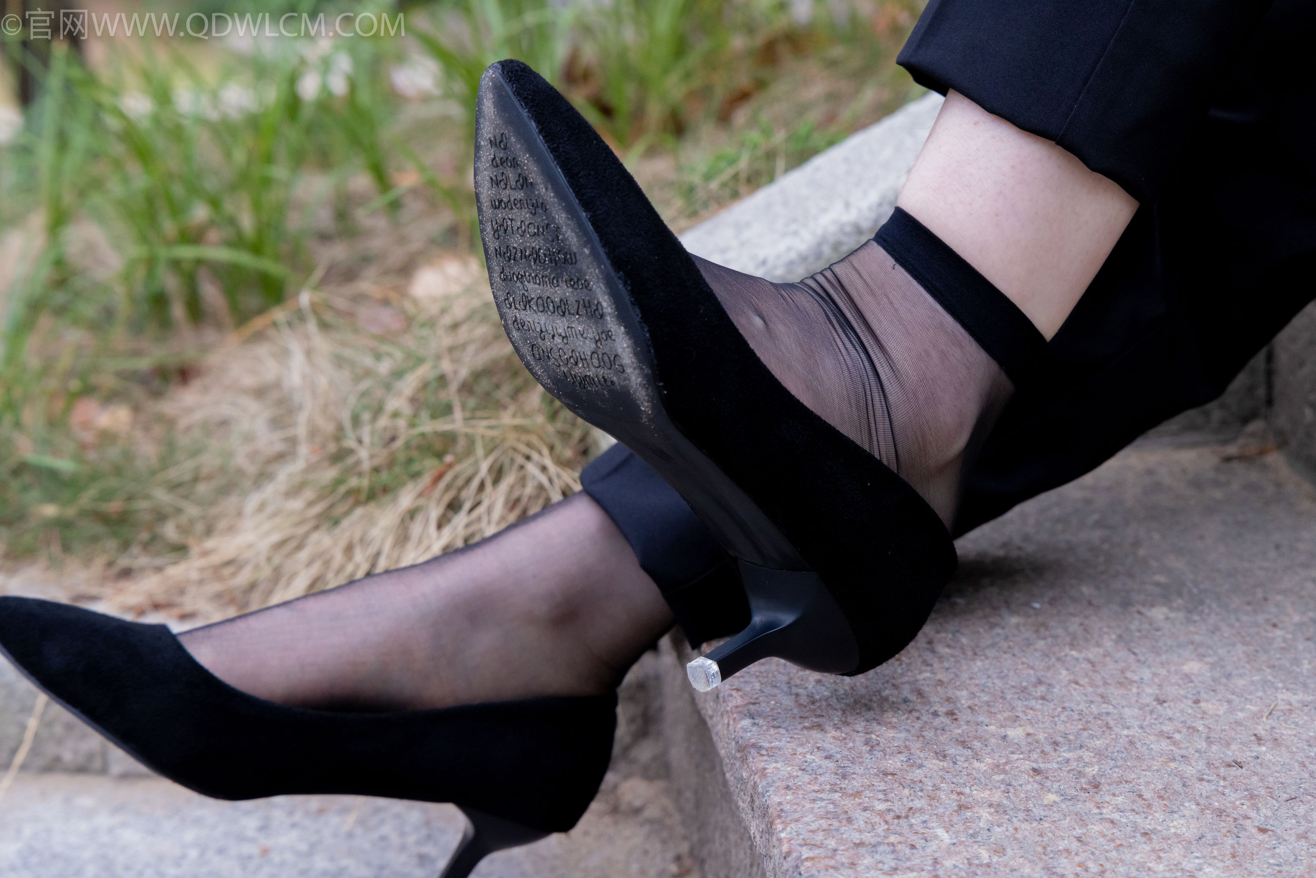 物恋传媒 No.2337 小酒 - 高跟鞋、短黑丝、短白丝/(315P)