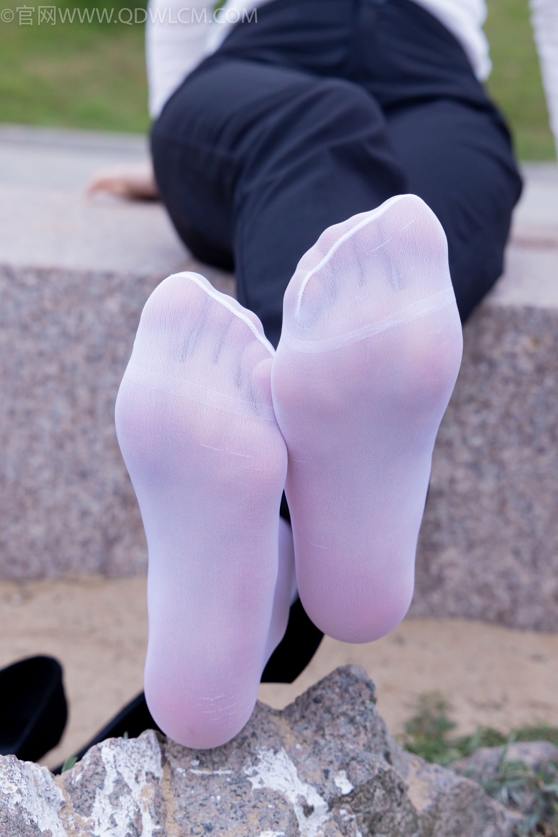 物恋传媒 No.2337 小酒 - 高跟鞋、短黑丝、短白丝/(315P)