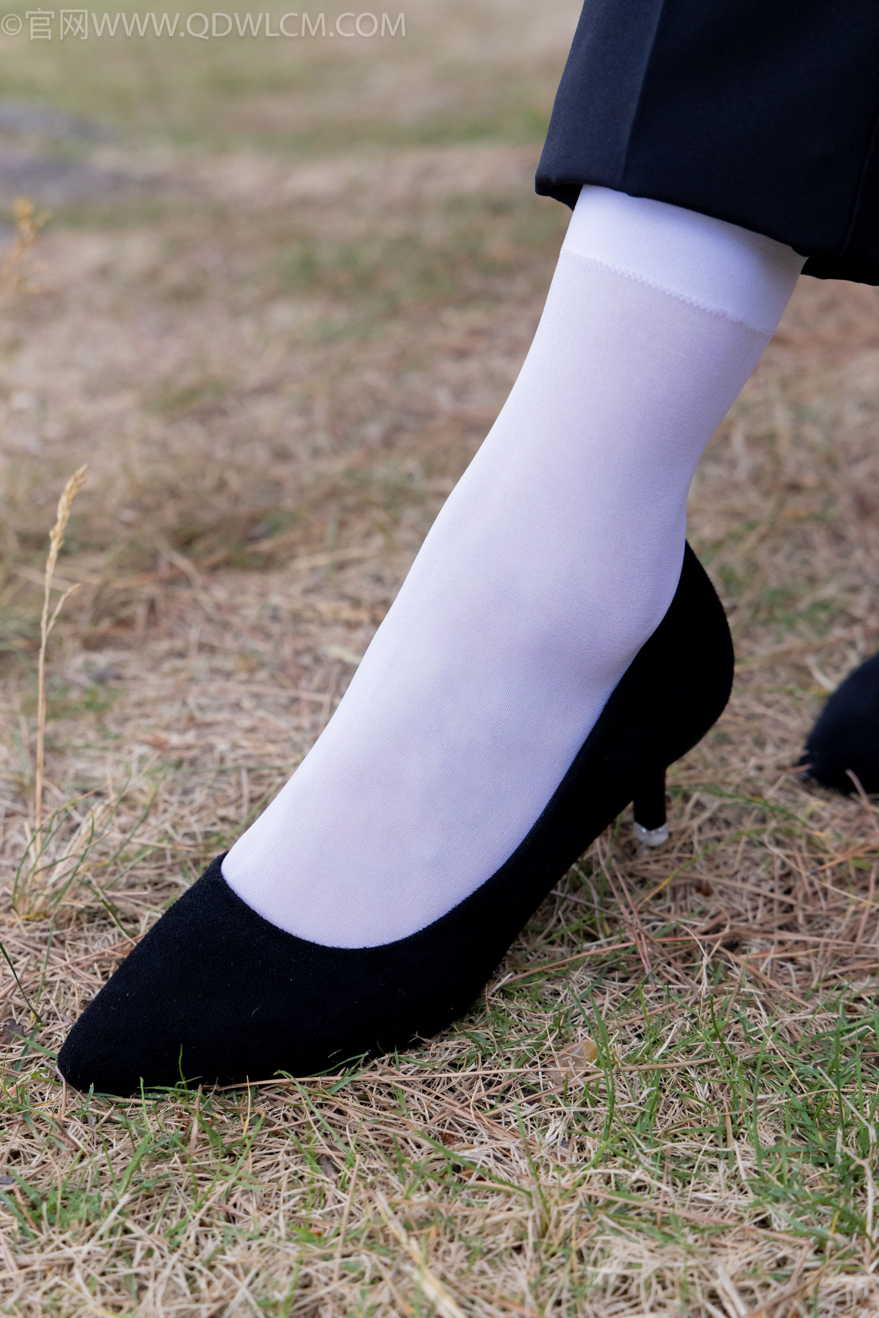 物恋传媒 No.2337 小酒 - 高跟鞋、短黑丝、短白丝/(315P)