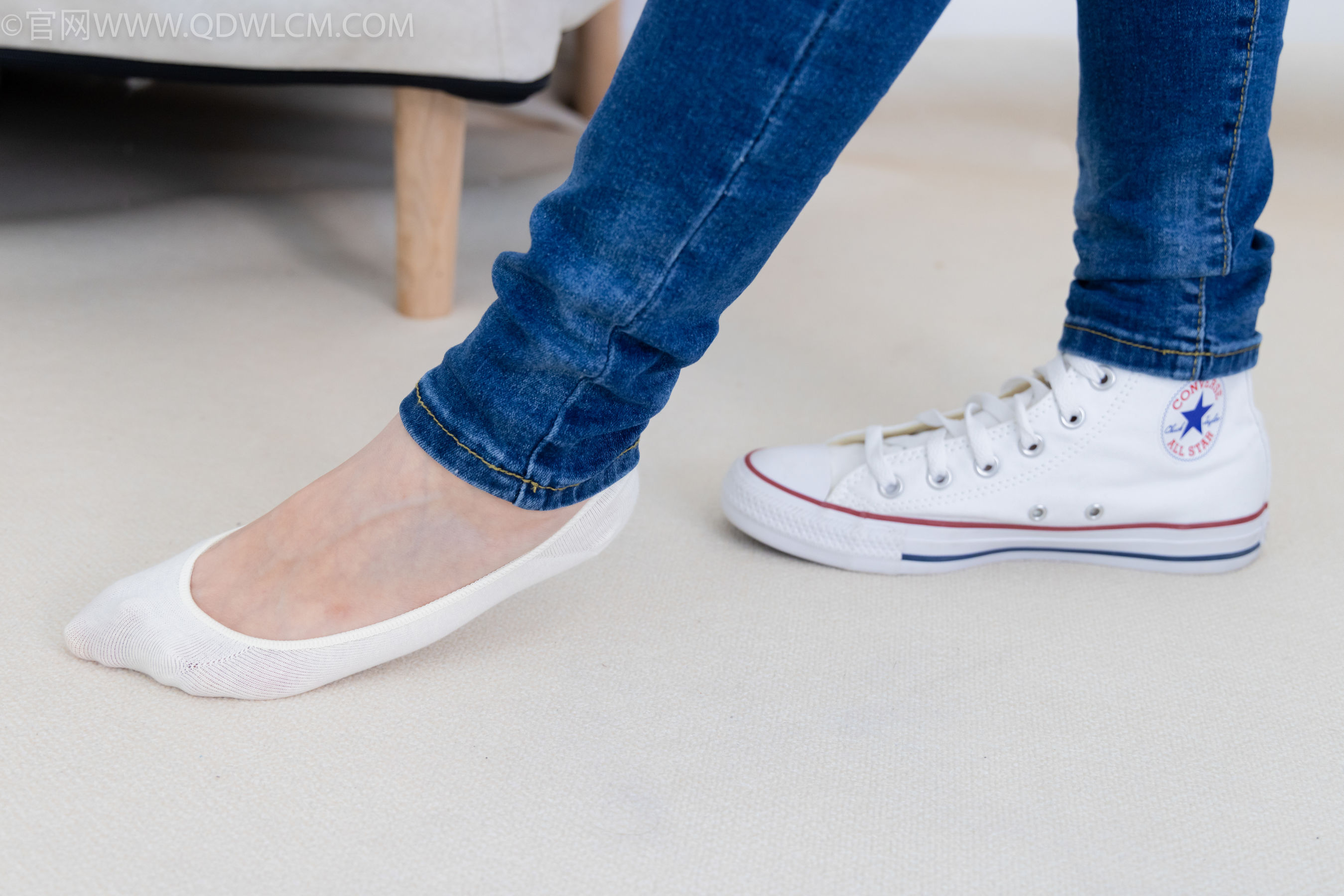 物恋传媒 No.2329 小竹 - 帆布鞋、白船袜、肚子疼揉肚子剧情/(158P)