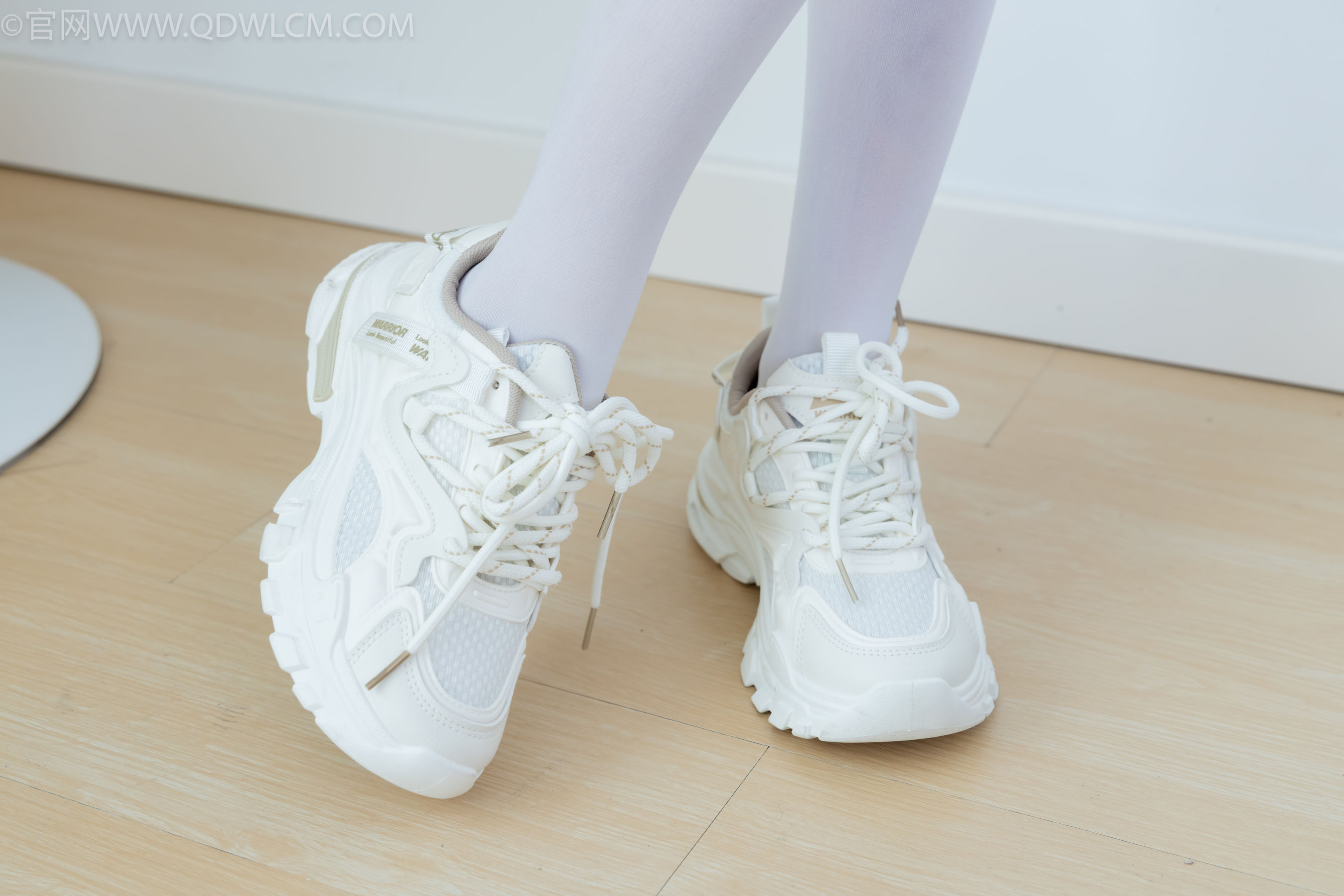 物恋传媒 No.2334 嘉木 - 运动鞋、厚白丝、裸足、裸足/(242P)