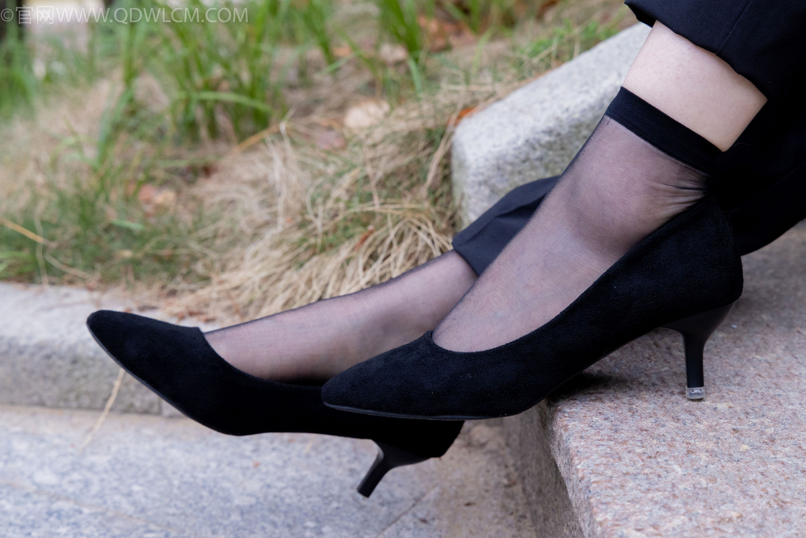 物恋传媒 No.2337 小酒 - 高跟鞋、短黑丝、短白丝/(315P)