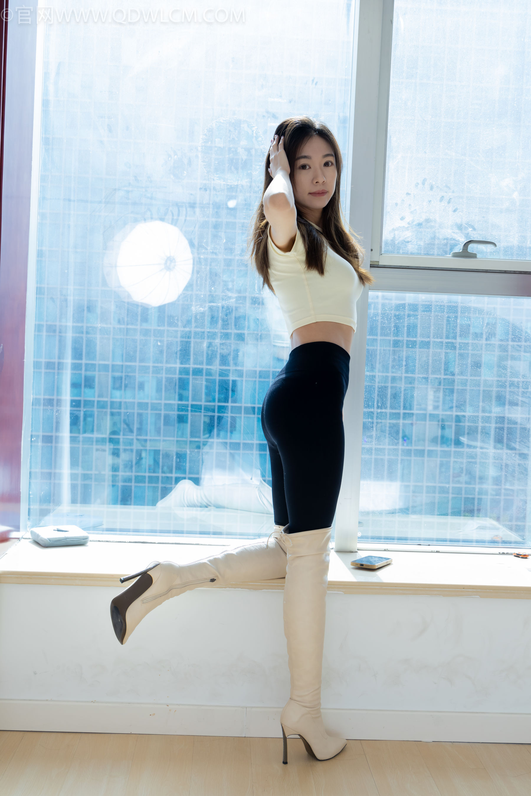 物恋传媒 No.2339 婷婷 - 长靴、白棉袜、裸足/(175P)