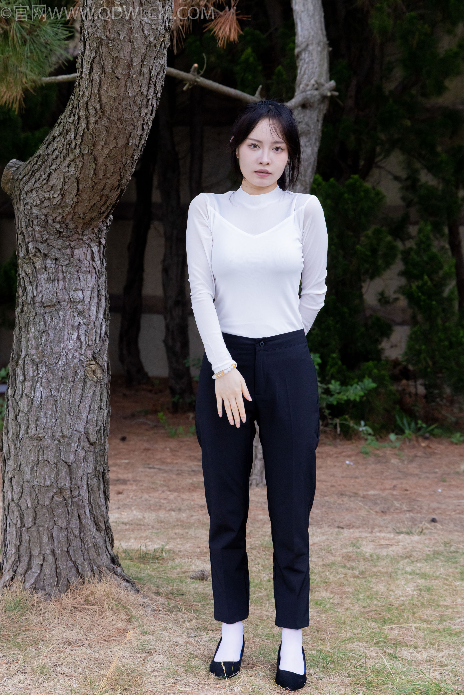 物恋传媒 No.2337 小酒 - 高跟鞋、短黑丝、短白丝/(315P)