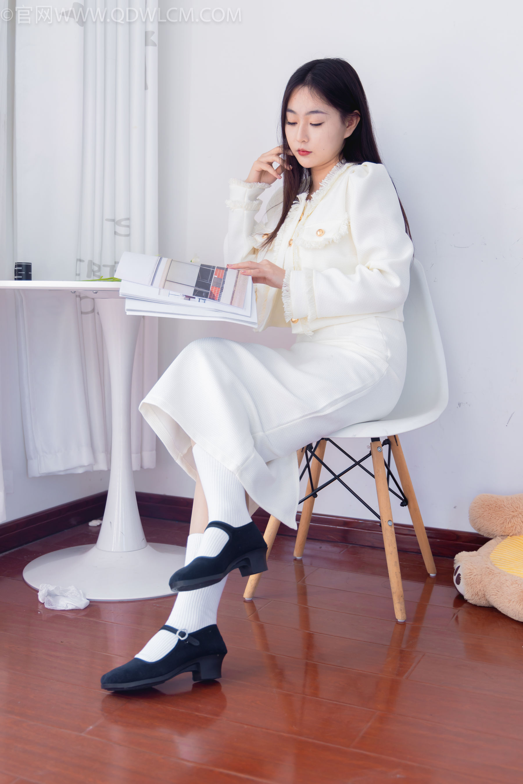 物恋传媒 No.2335 美兔 - 布鞋、长靴、白棉袜、薄肉丝/(227P)