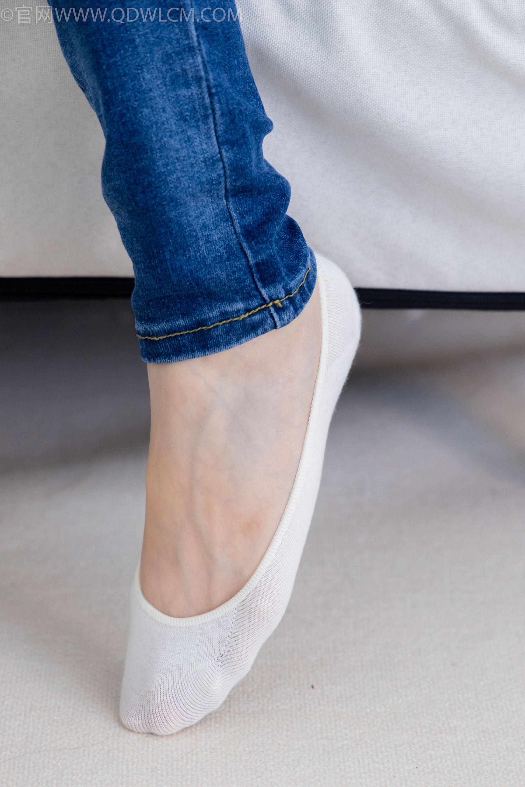 物恋传媒 No.2329 小竹 - 帆布鞋、白船袜、肚子疼揉肚子剧情/(158P)