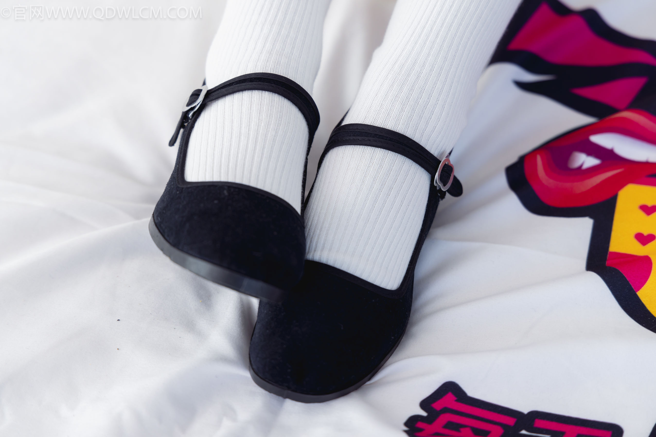 物恋传媒 No.2335 美兔 - 布鞋、长靴、白棉袜、薄肉丝/(227P)