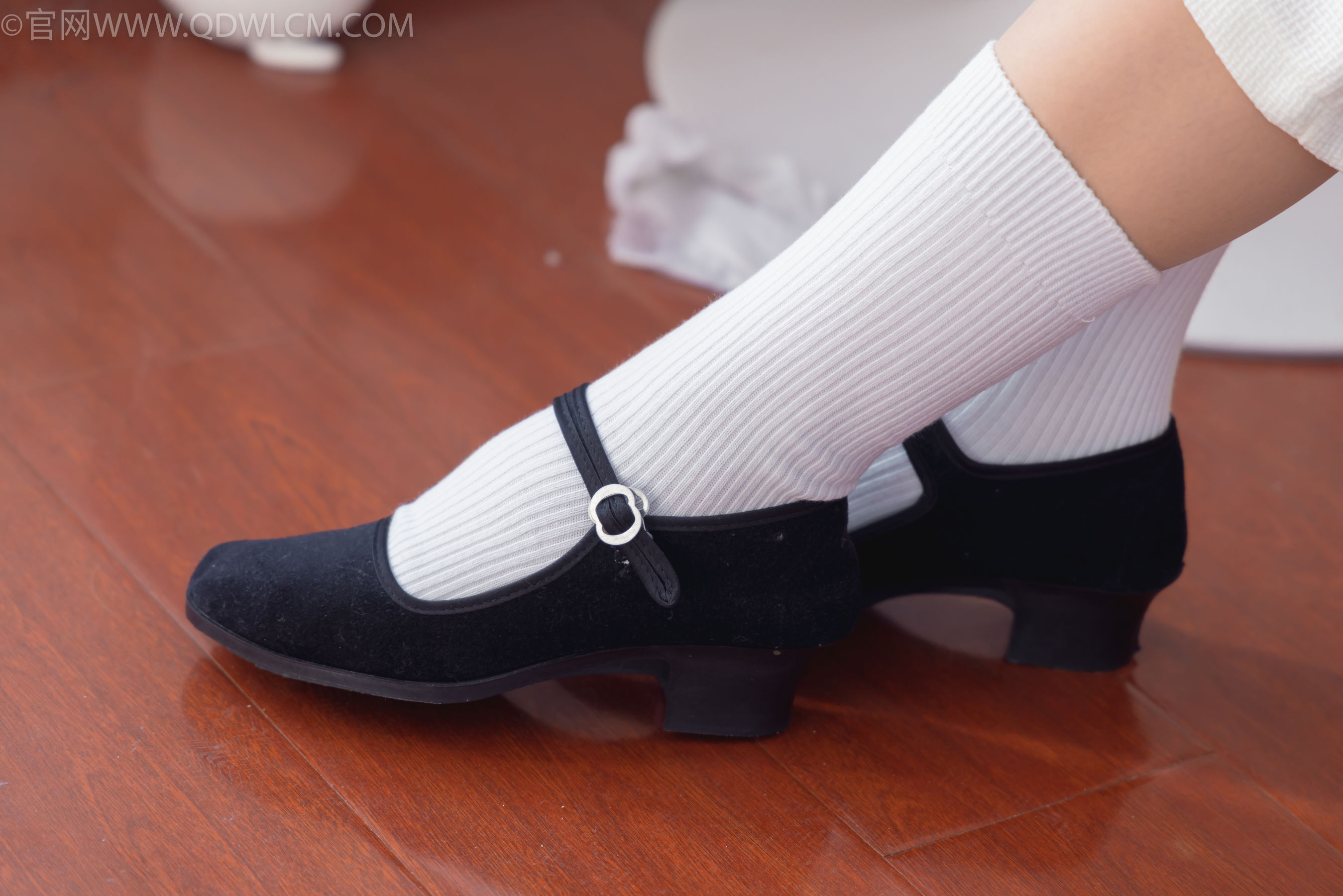 物恋传媒 No.2335 美兔 - 布鞋、长靴、白棉袜、薄肉丝/(227P)