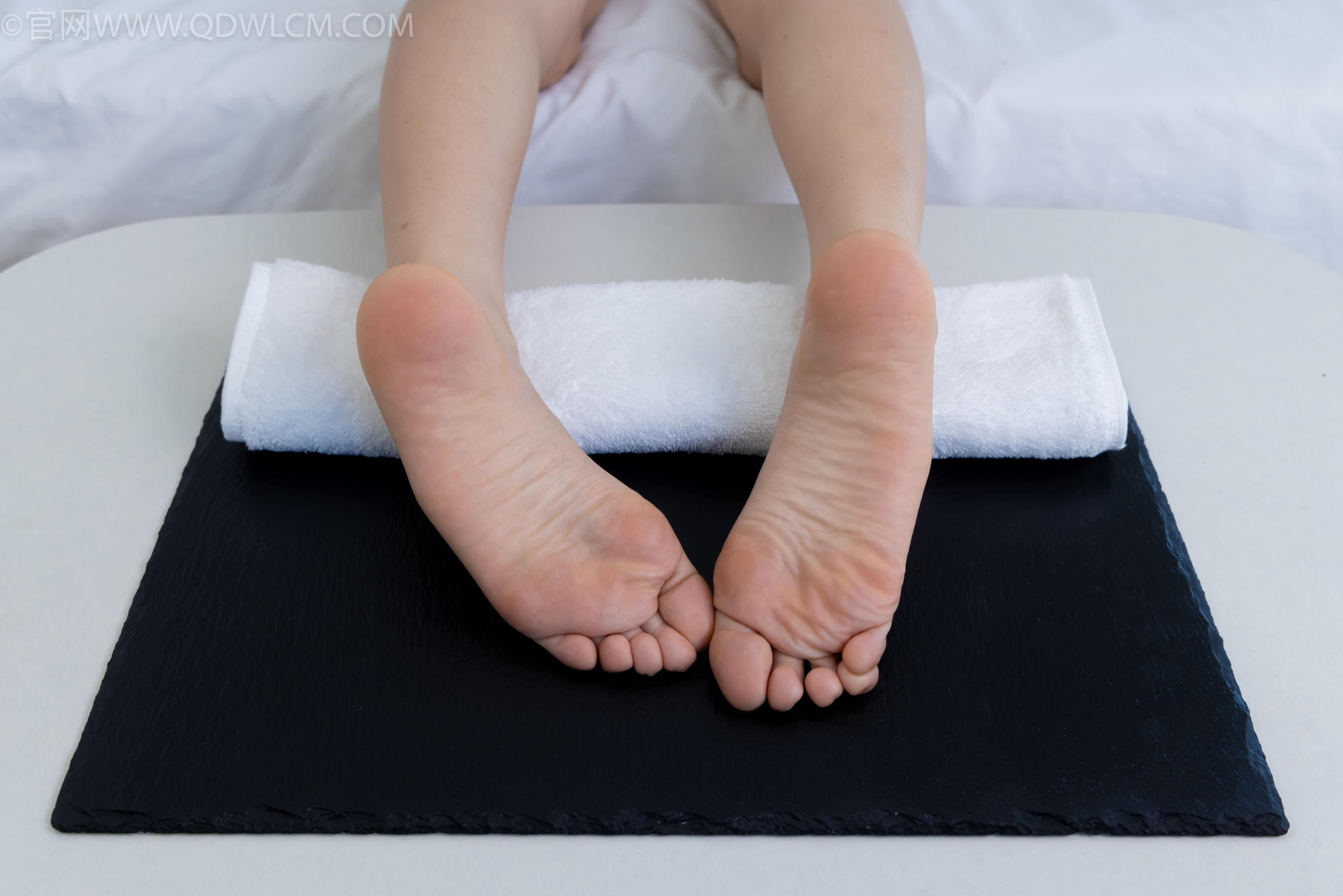 物恋传媒 No.2334 嘉木 - 运动鞋、厚白丝、裸足、裸足/(242P)