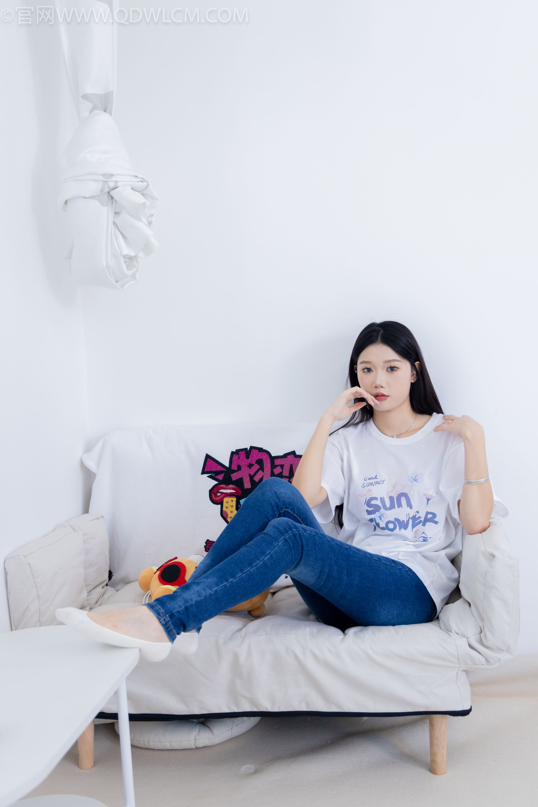 物恋传媒 No.2329 小竹 - 帆布鞋、白船袜、肚子疼揉肚子剧情/(158P)