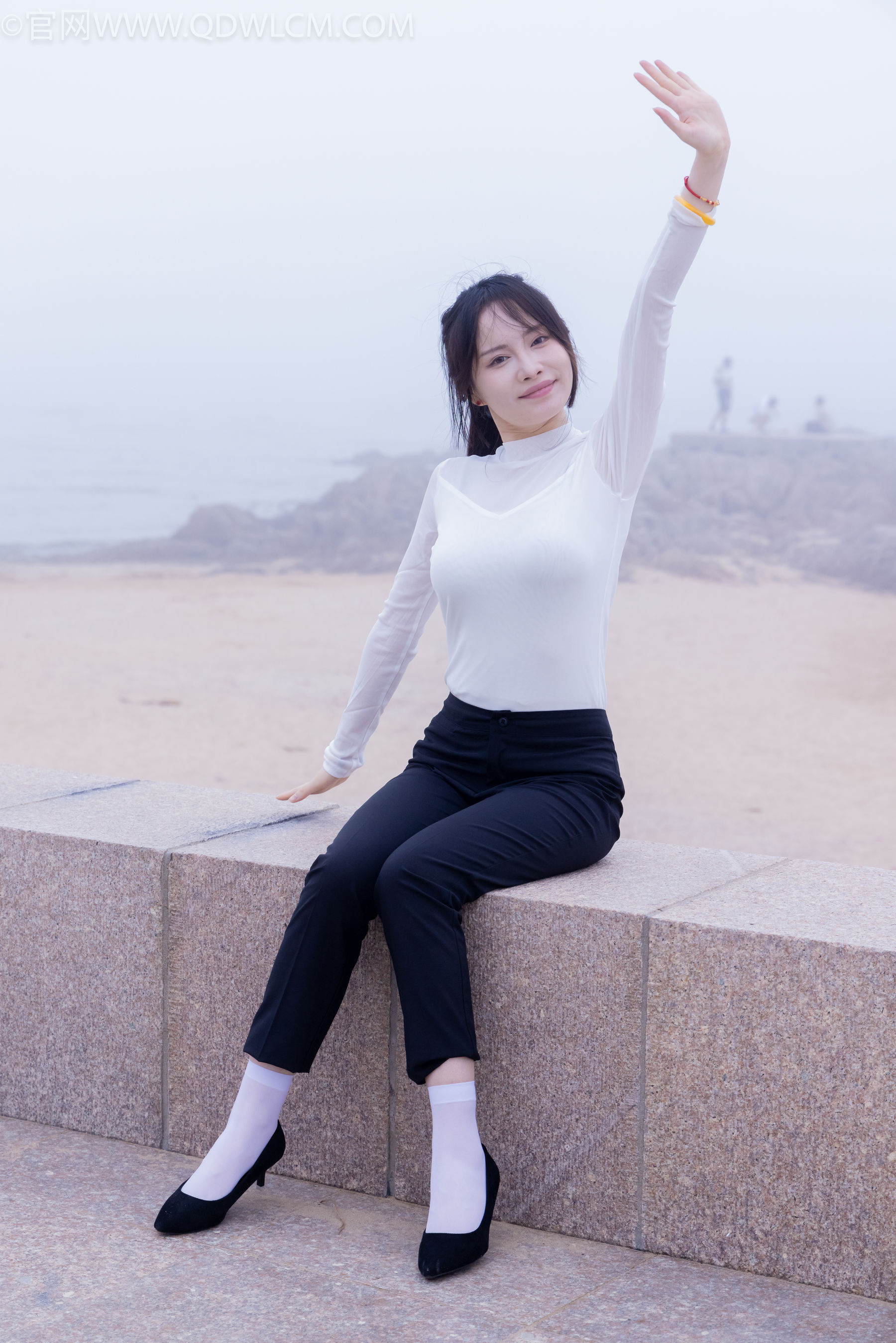 物恋传媒 No.2337 小酒 - 高跟鞋、短黑丝、短白丝/(315P)