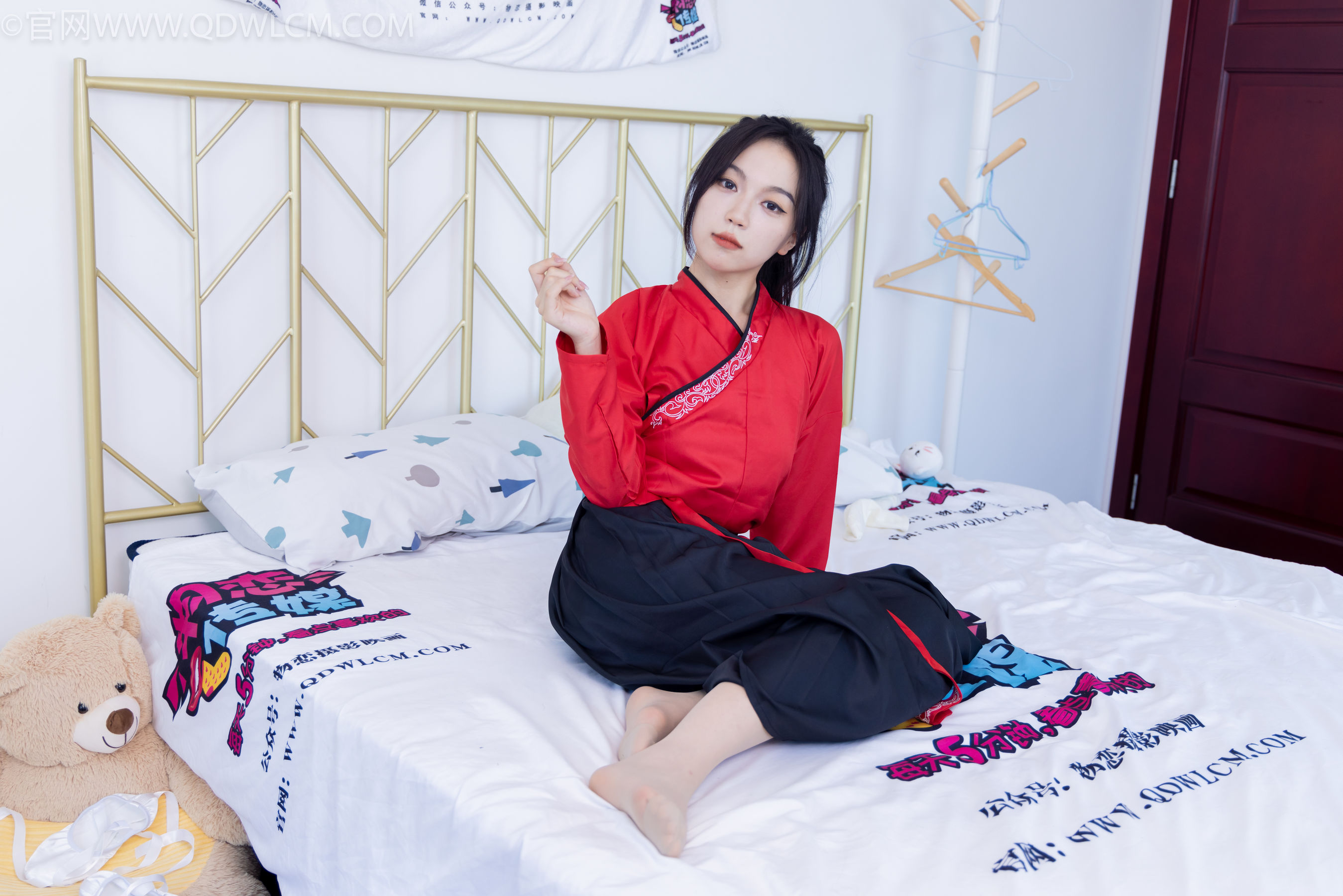 物恋传媒 No.2330 纱纱 - 汉服、皮鞋、白棉袜、薄肉丝/(219P)