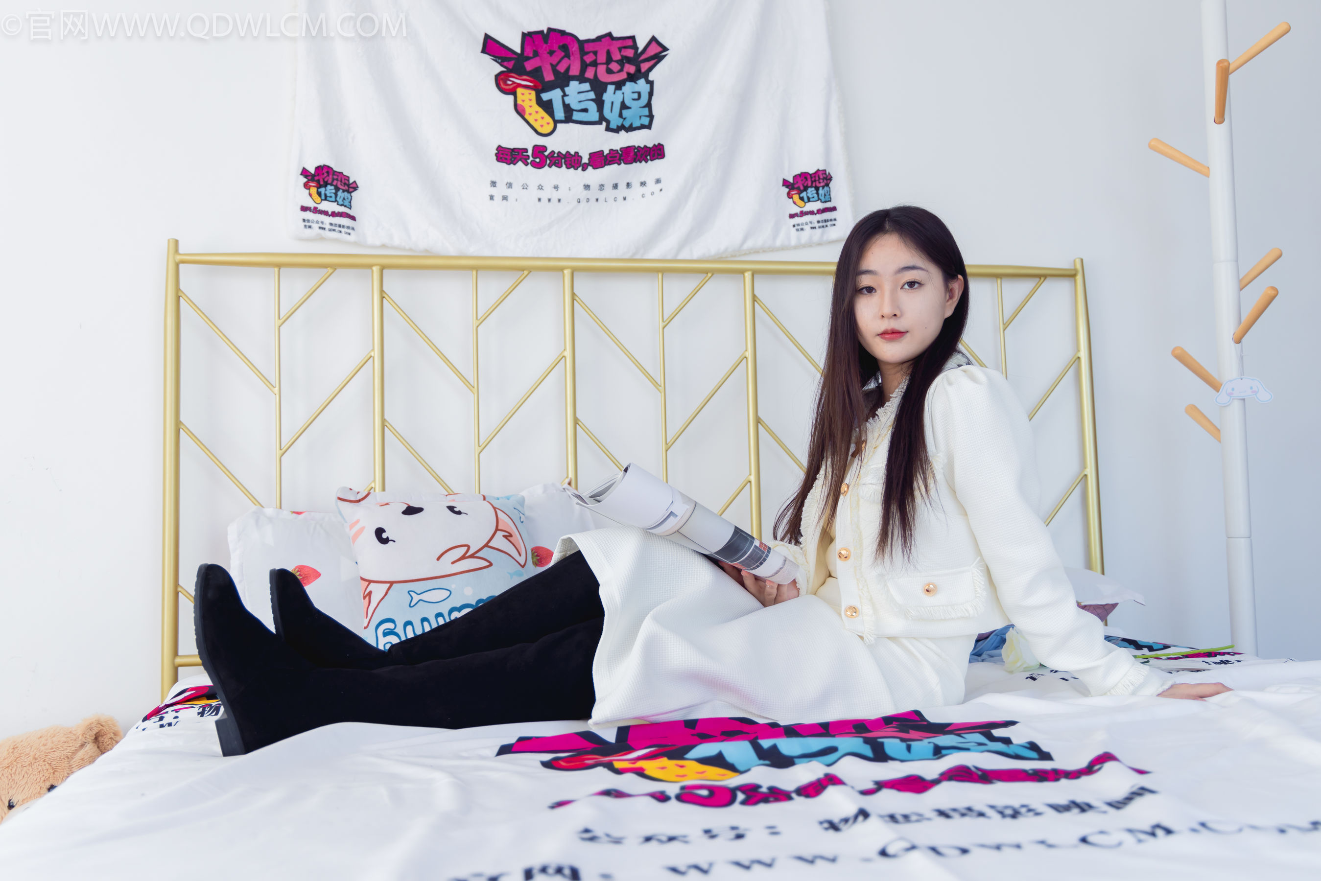 物恋传媒 No.2335 美兔 - 布鞋、长靴、白棉袜、薄肉丝/(227P)