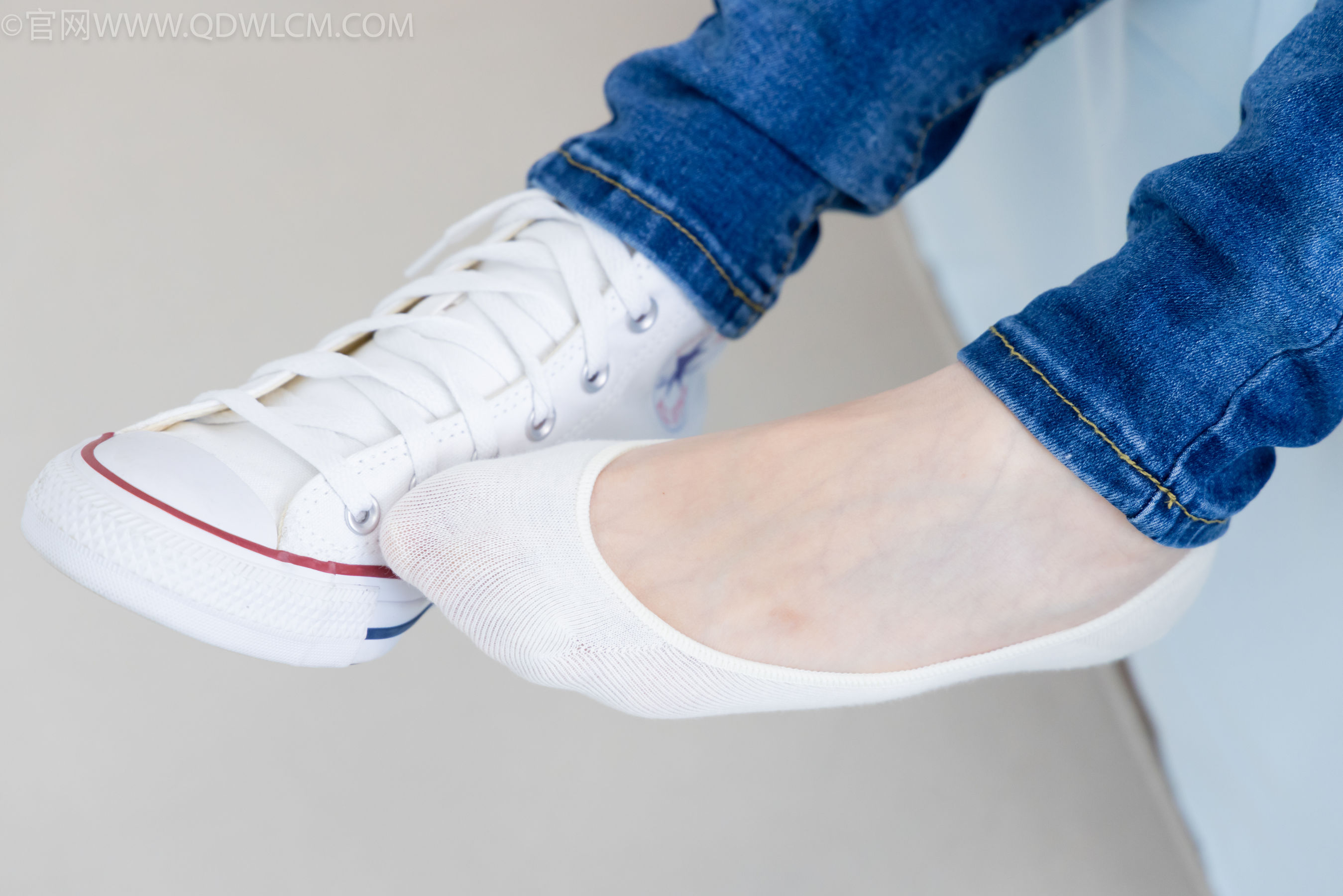 物恋传媒 No.2329 小竹 - 帆布鞋、白船袜、肚子疼揉肚子剧情/(158P)