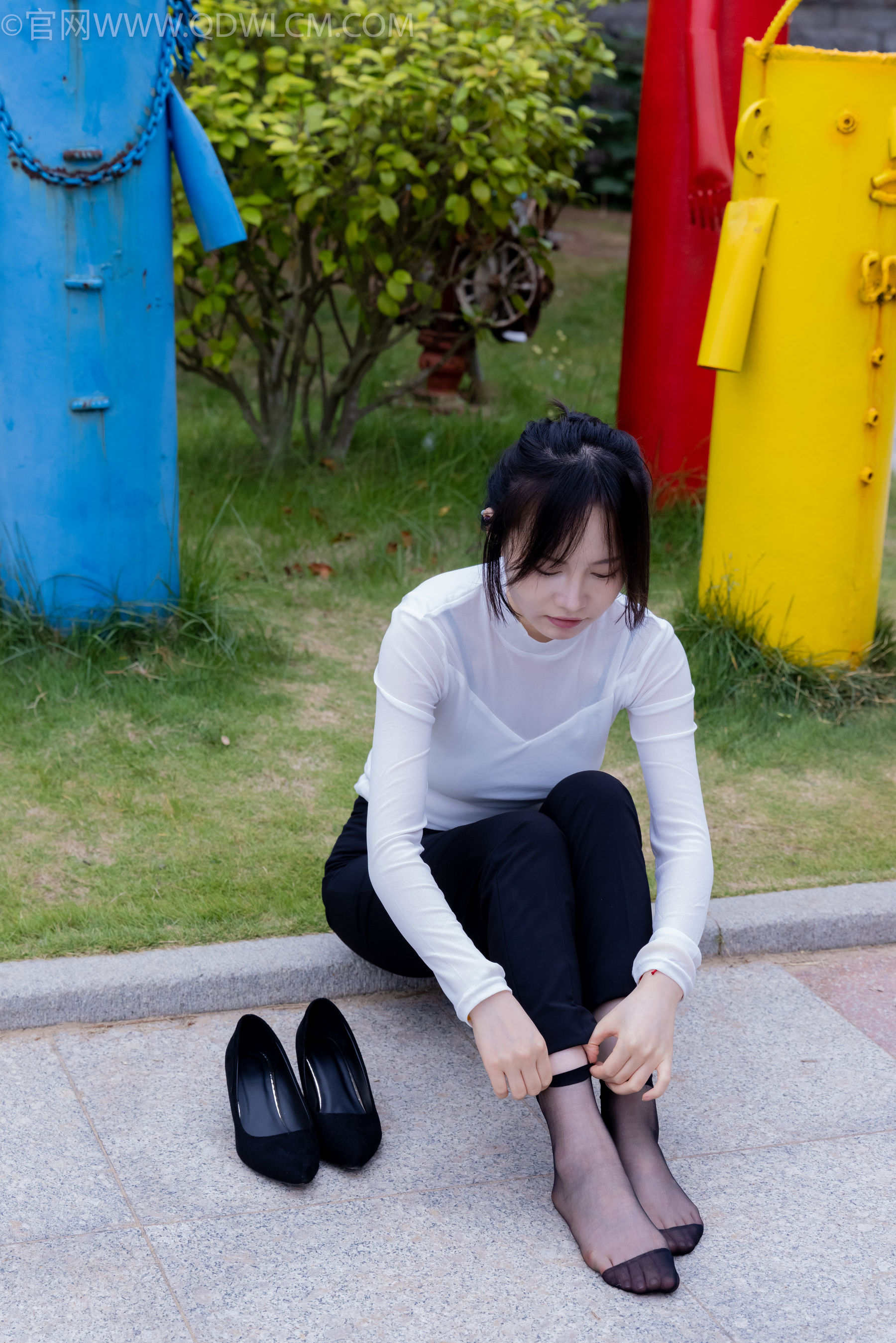 物恋传媒 No.2337 小酒 - 高跟鞋、短黑丝、短白丝/(315P)