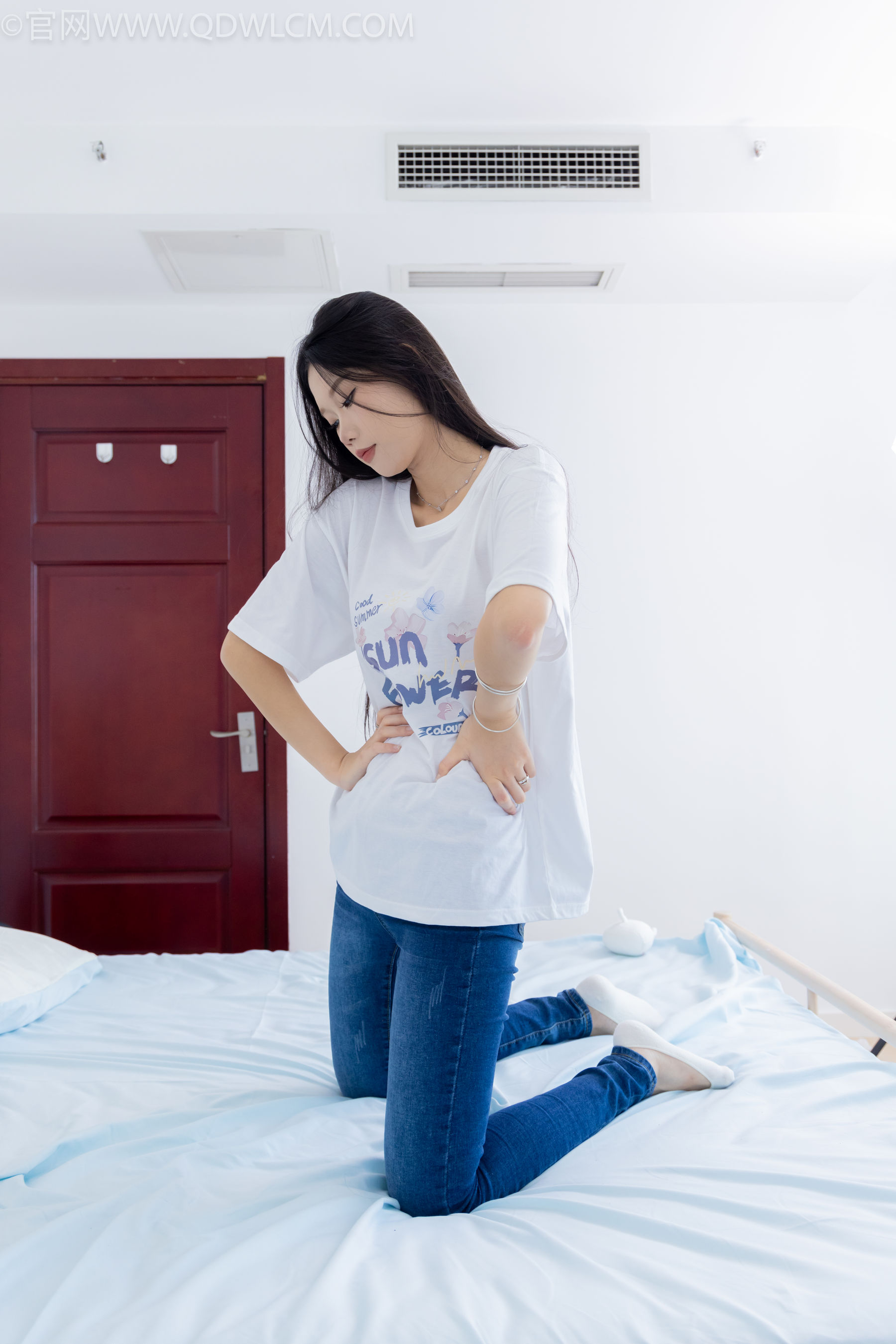 物恋传媒 No.2329 小竹 - 帆布鞋、白船袜、肚子疼揉肚子剧情/(158P)