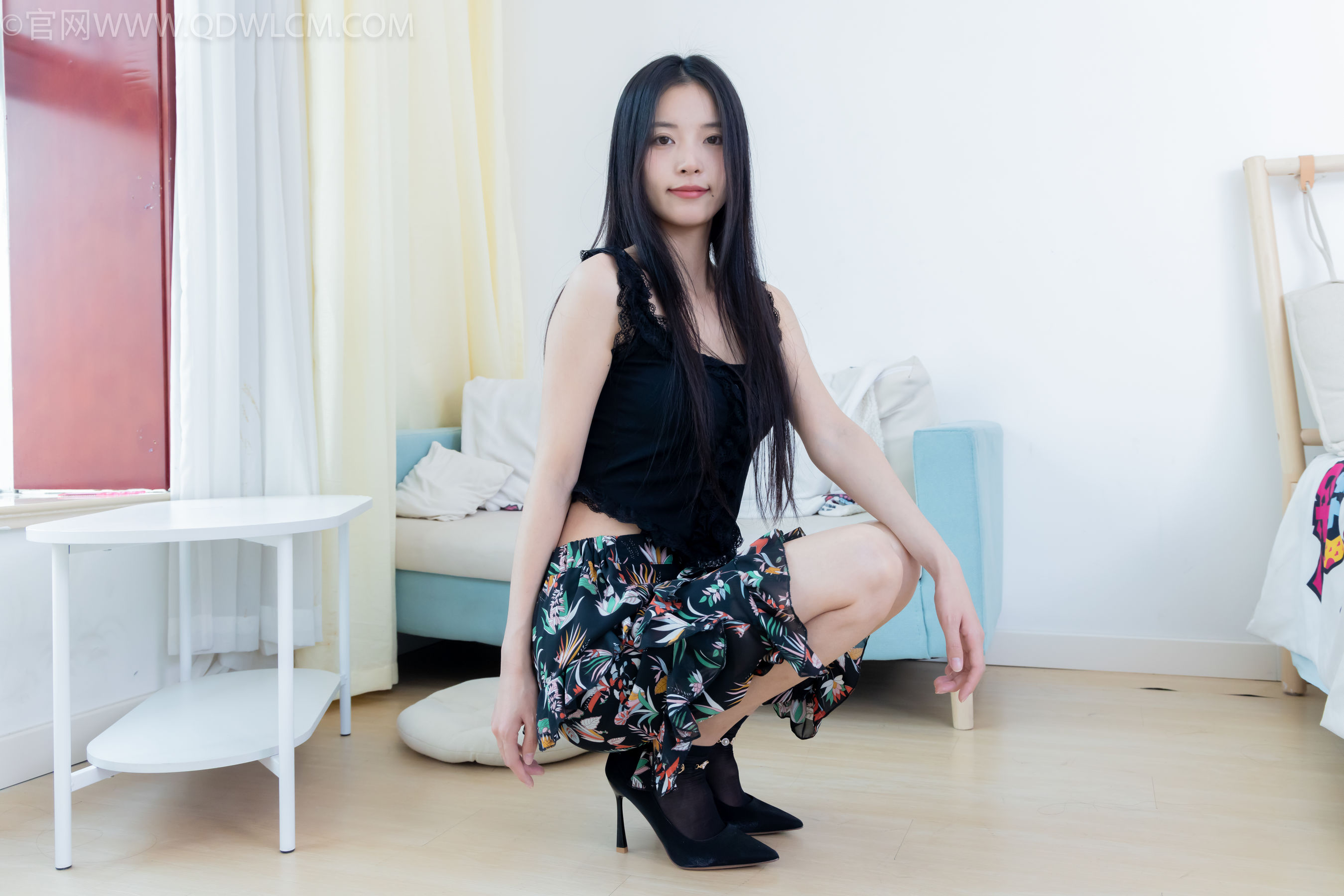 物恋传媒 No.2332 茯苓 - 短靴、短黑丝、裸足/(184P)