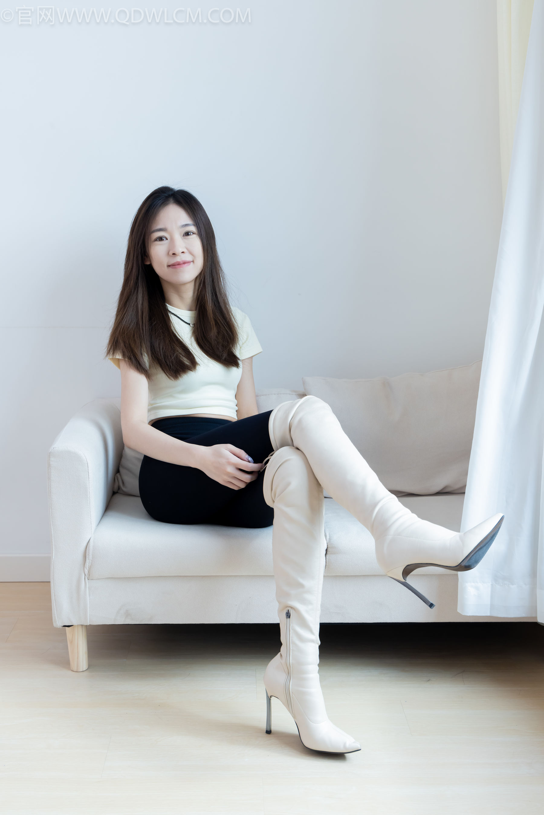 物恋传媒 No.2339 婷婷 - 长靴、白棉袜、裸足/(175P)