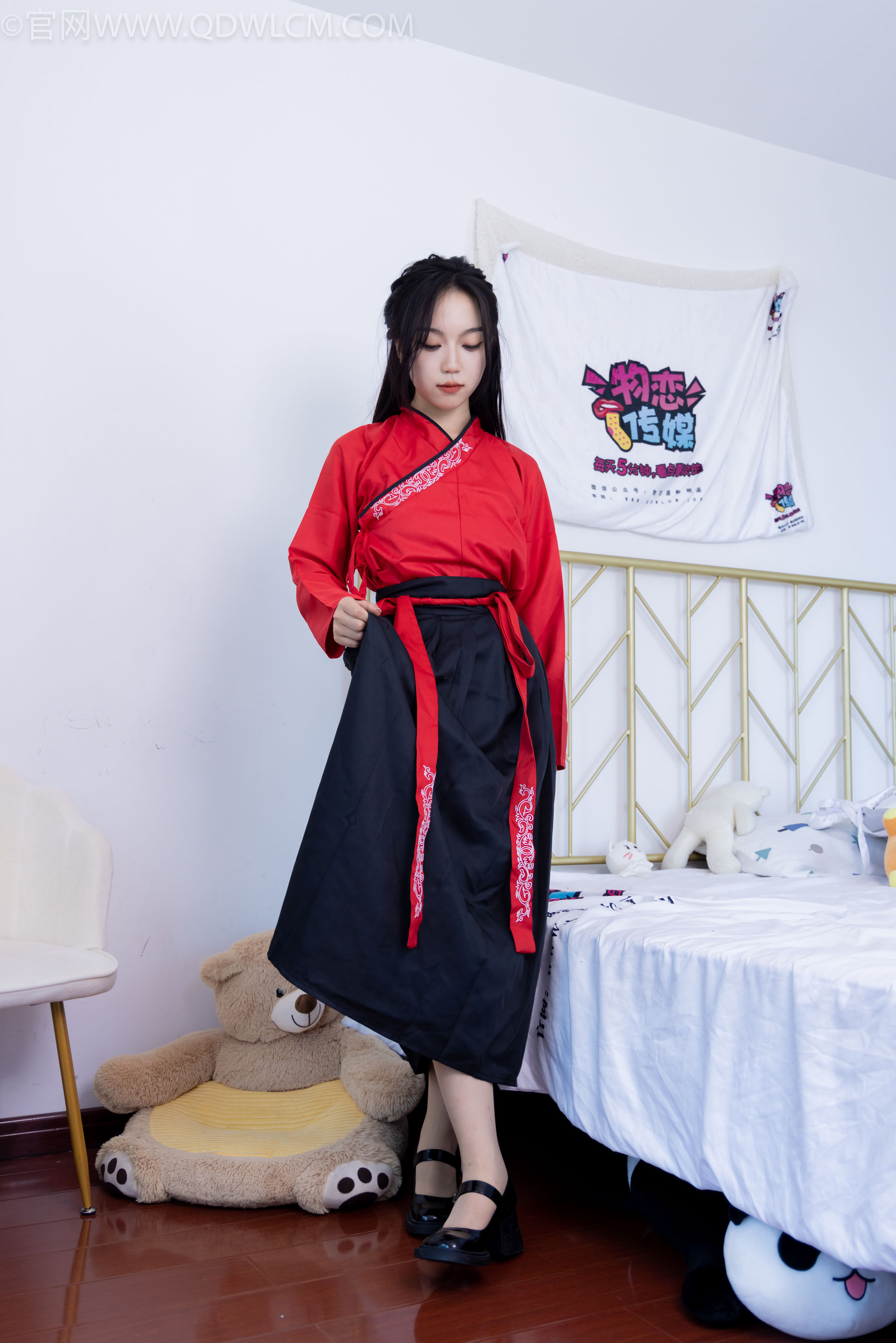 物恋传媒 No.2330 纱纱 - 汉服、皮鞋、白棉袜、薄肉丝/(219P)