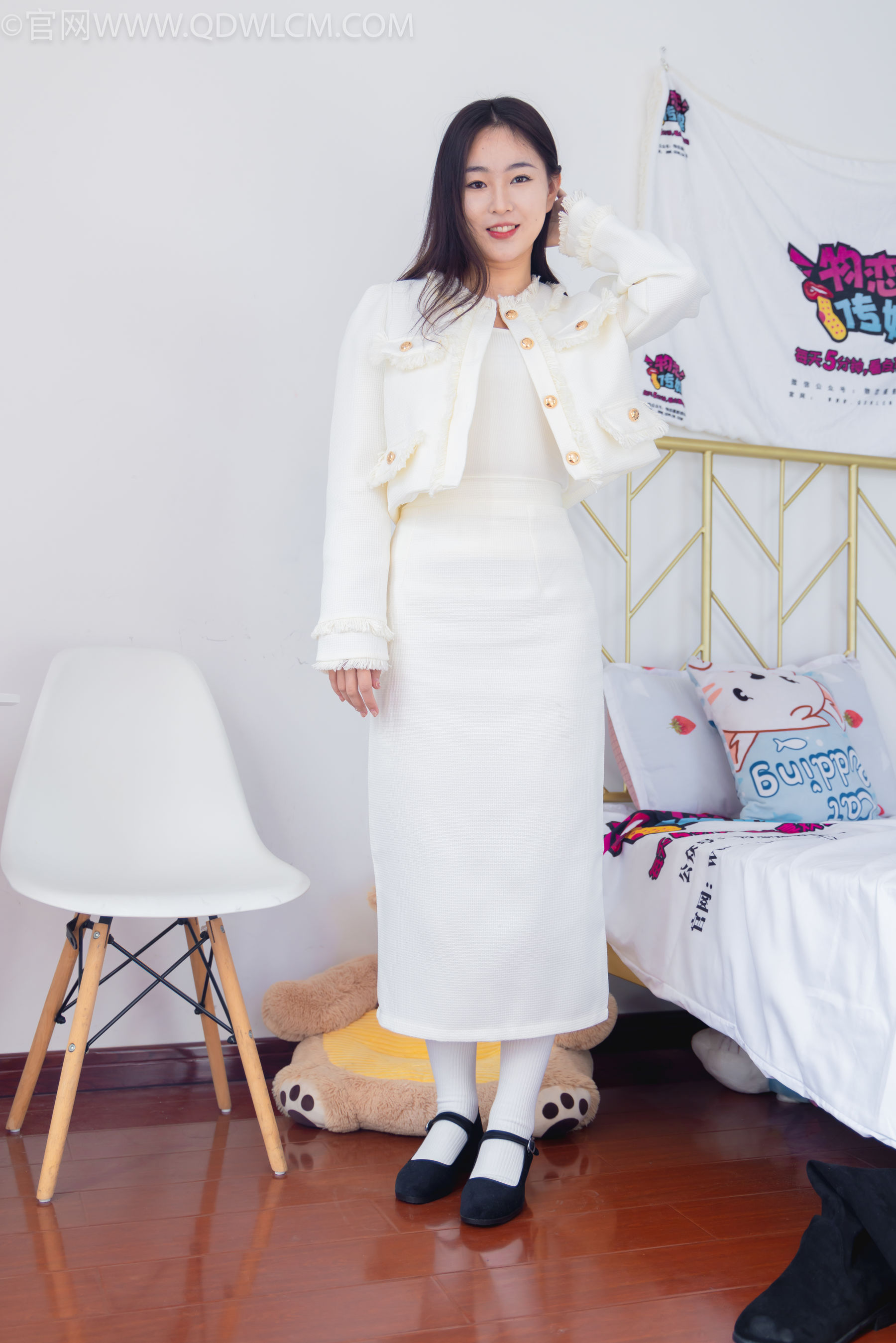 物恋传媒 No.2335 美兔 - 布鞋、长靴、白棉袜、薄肉丝/(227P)